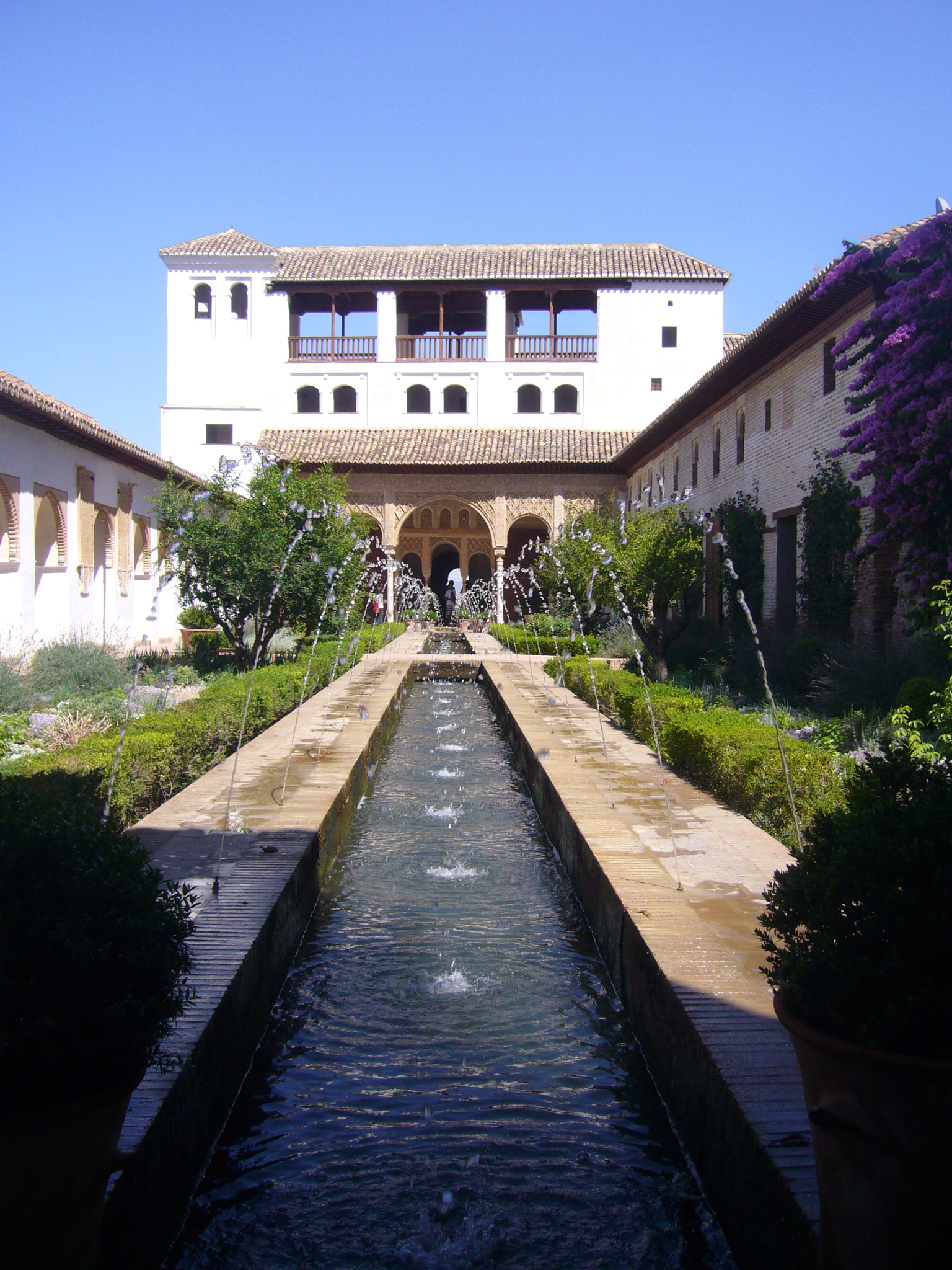 Panasonic DMC-FX9 sample photo. Heat and culture, granada photography