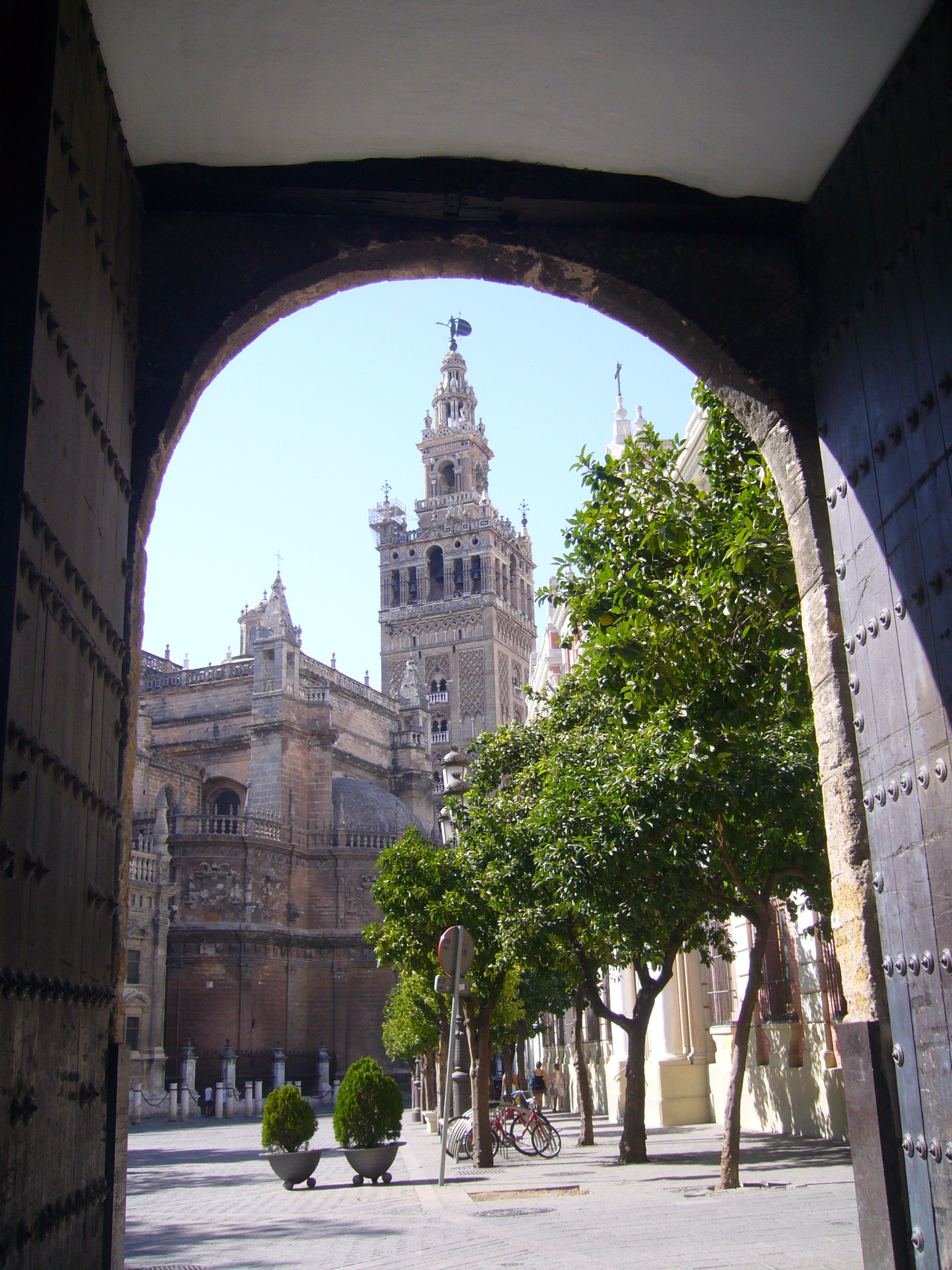 Panasonic DMC-FX9 sample photo. Heat and culture granada photography