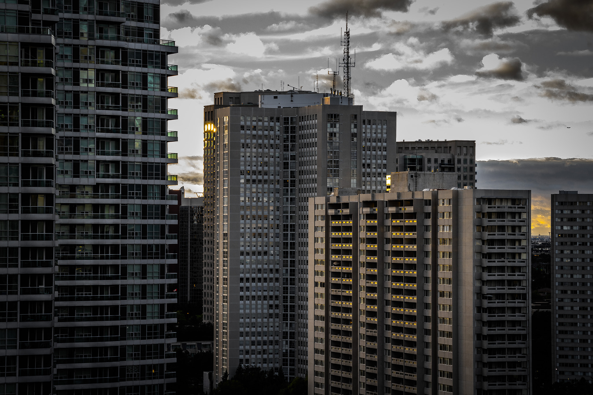 Canon EOS 1200D (EOS Rebel T5 / EOS Kiss X70 / EOS Hi) sample photo. Urban sunset photography
