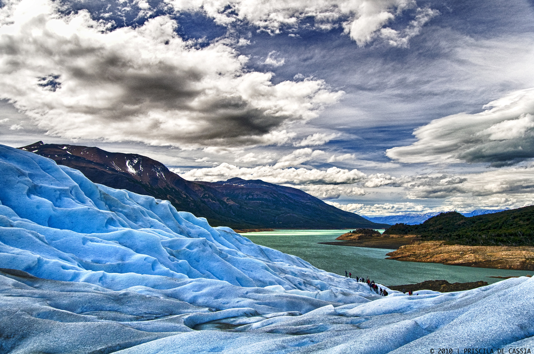 Nikon D90 + Sigma 18-50mm F2.8 EX DC Macro sample photo. Walking on perito moreno photography