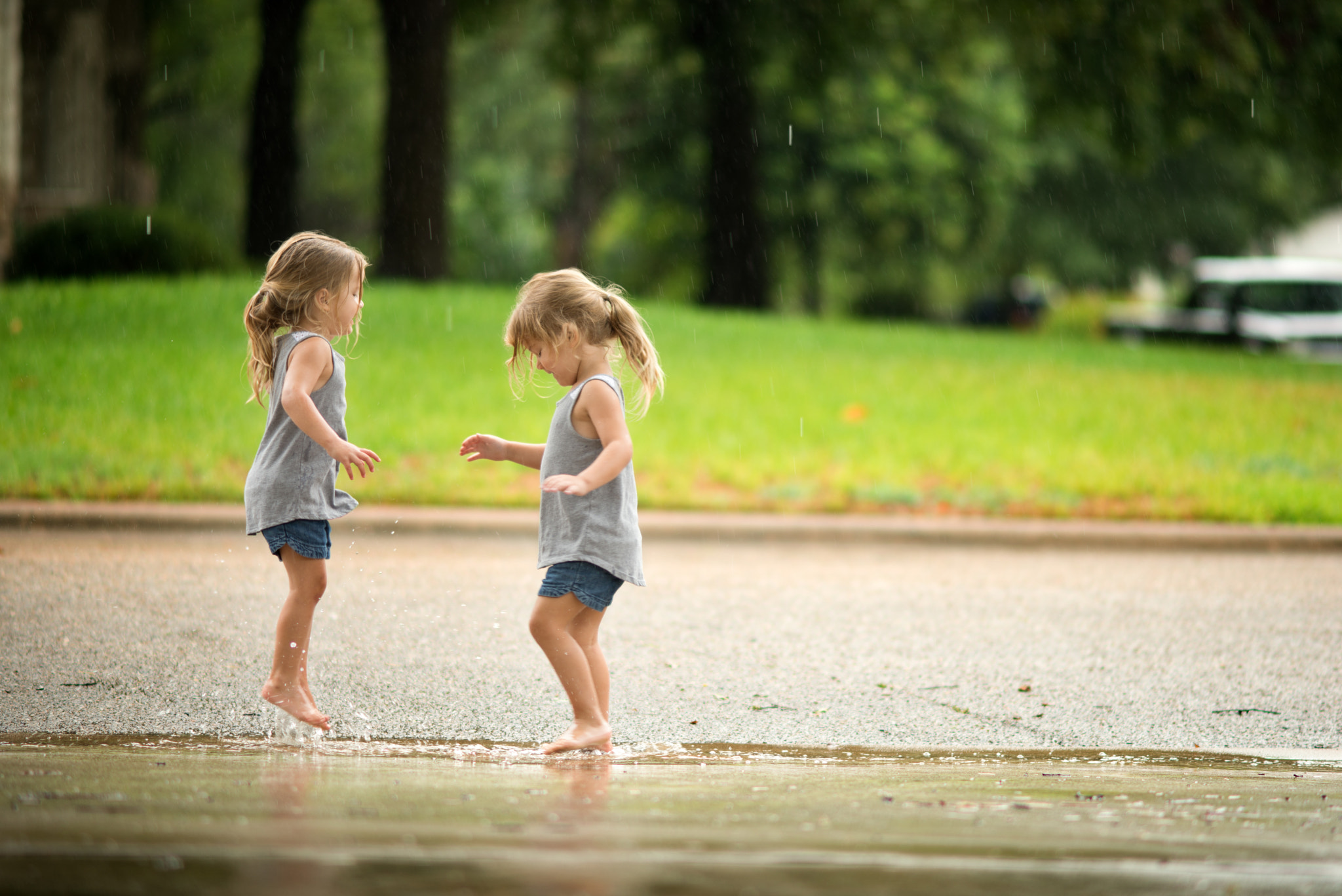 Nikon D610 + AF DC-Nikkor 135mm f/2D sample photo. Enjoying the rain photography