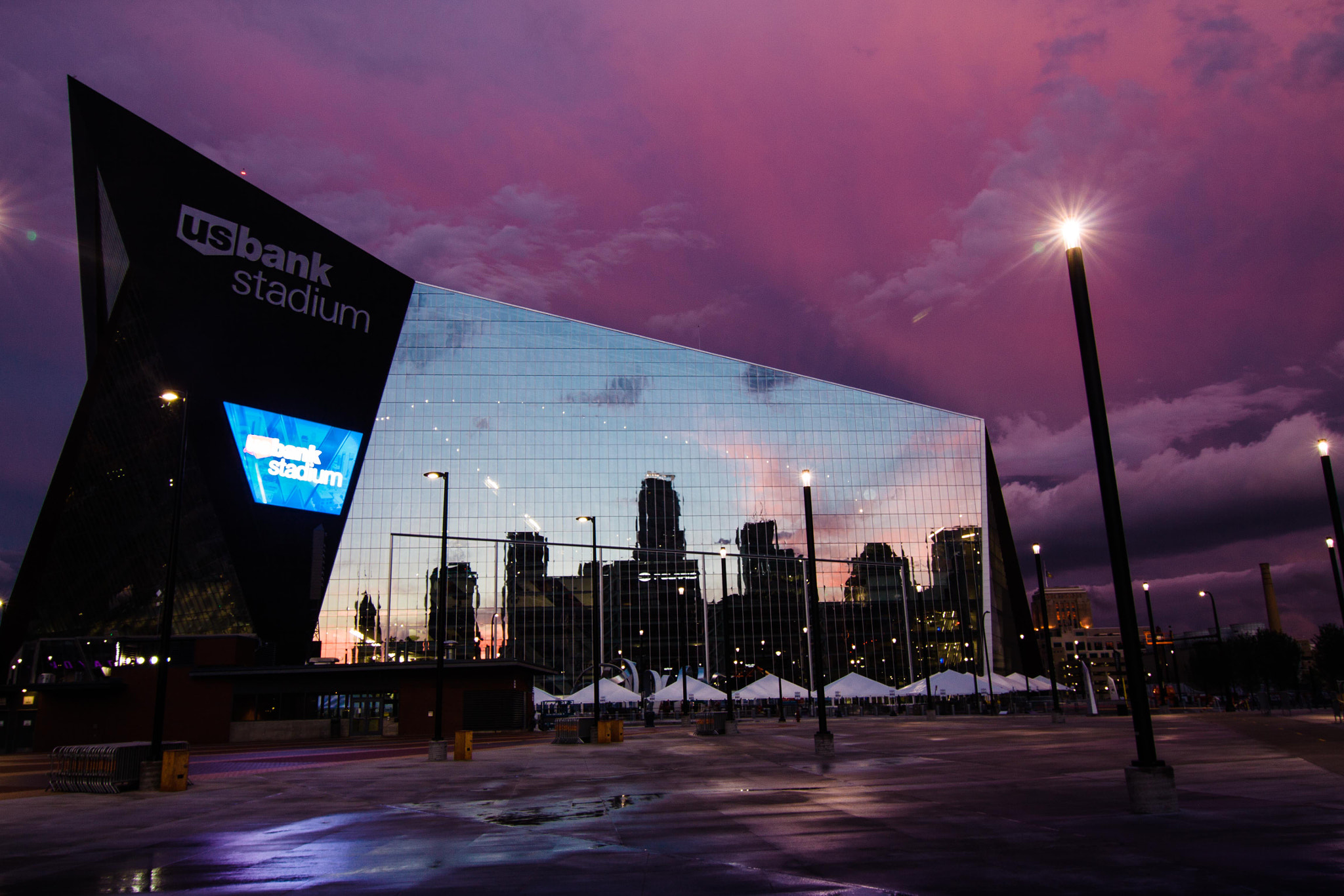 Tokina AT-X Pro 12-24mm F4 (IF) DX sample photo. Sunset over u.s. bank photography