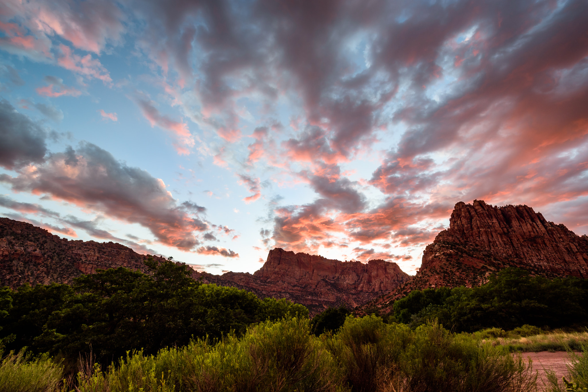 Samyang 14mm F2.8 ED AS IF UMC sample photo. Crimson sunset photography