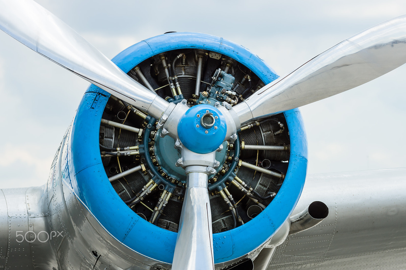 Sony SLT-A77 + Sigma 70-200mm F2.8 EX DG Macro HSM II sample photo. Radial engine of an aircraft. photography