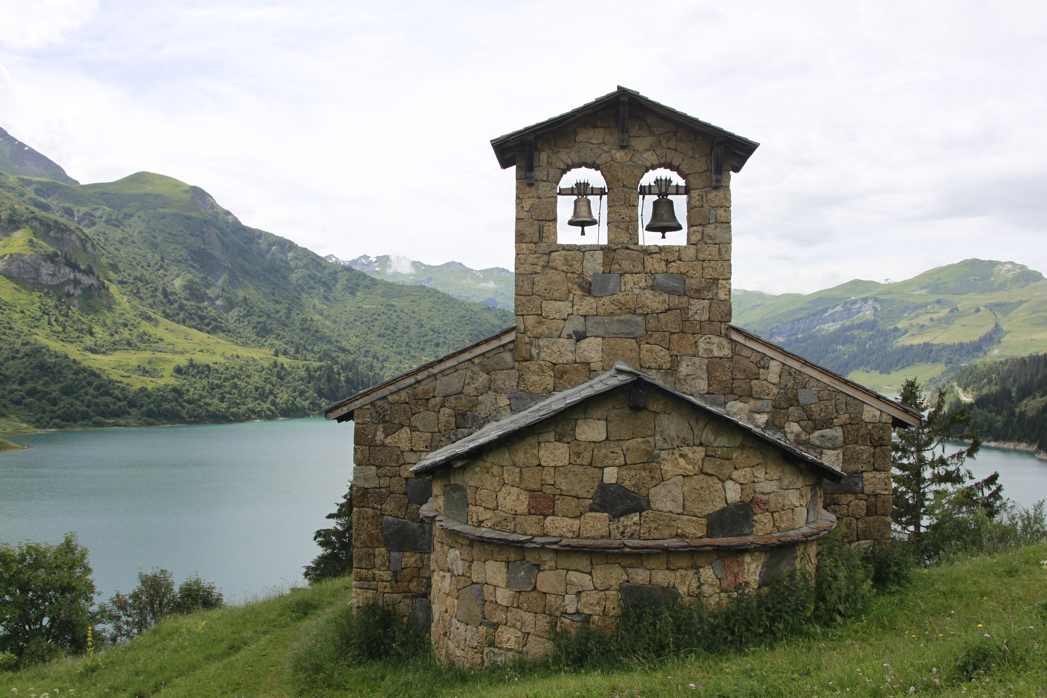 Canon EF 20-35mm F3.5-4.5 USM sample photo. Lac de roselend photography