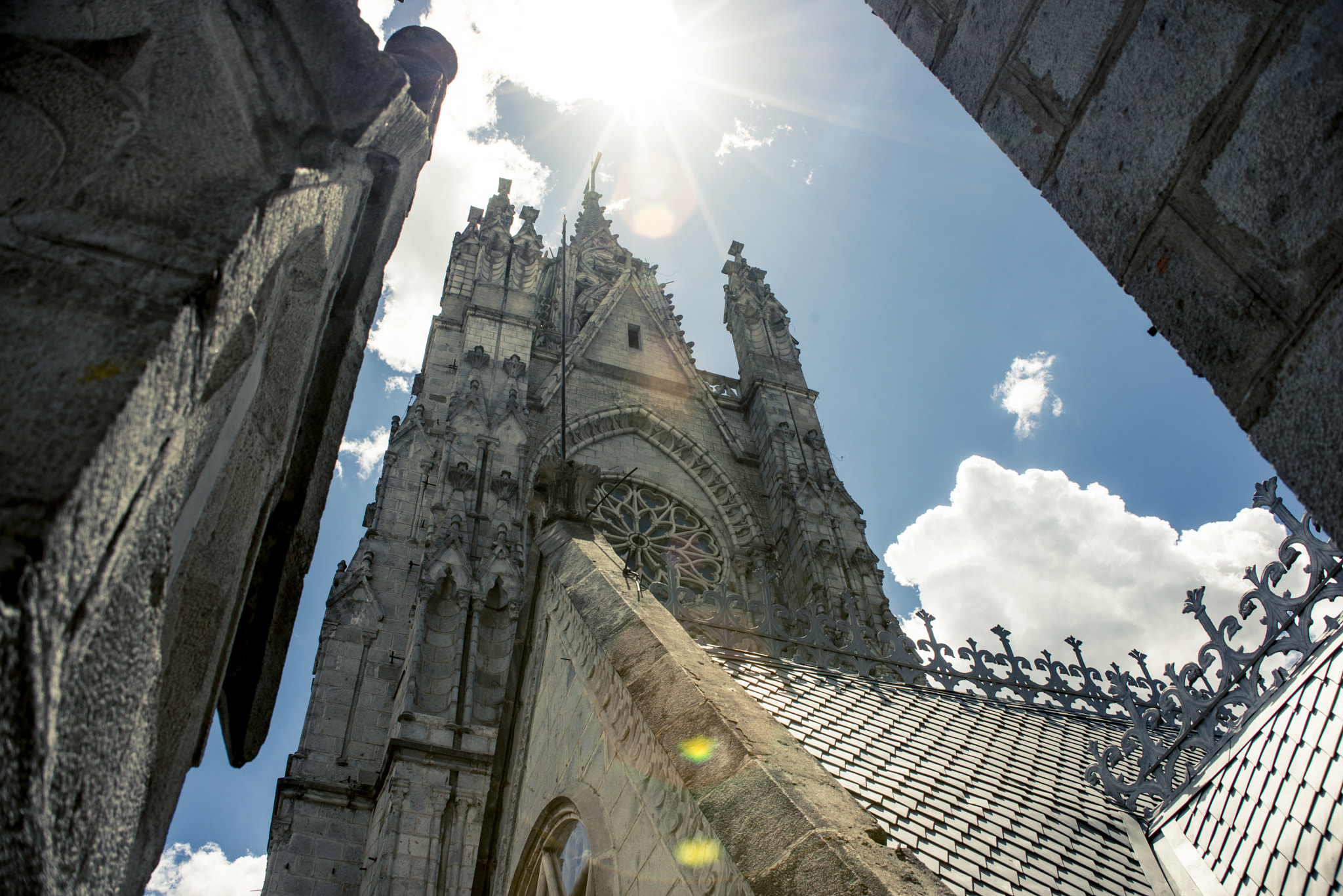 Nikon D800 + AF Zoom-Nikkor 28-200mm f/3.5-5.6D IF sample photo. Basílica // quito // ecuador photography