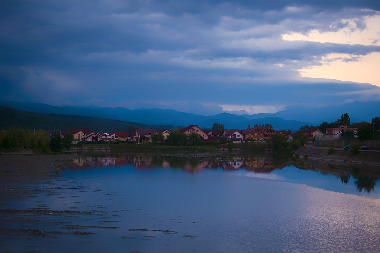 Sony 75-300mm F4.5-5.6 sample photo. City lake photography