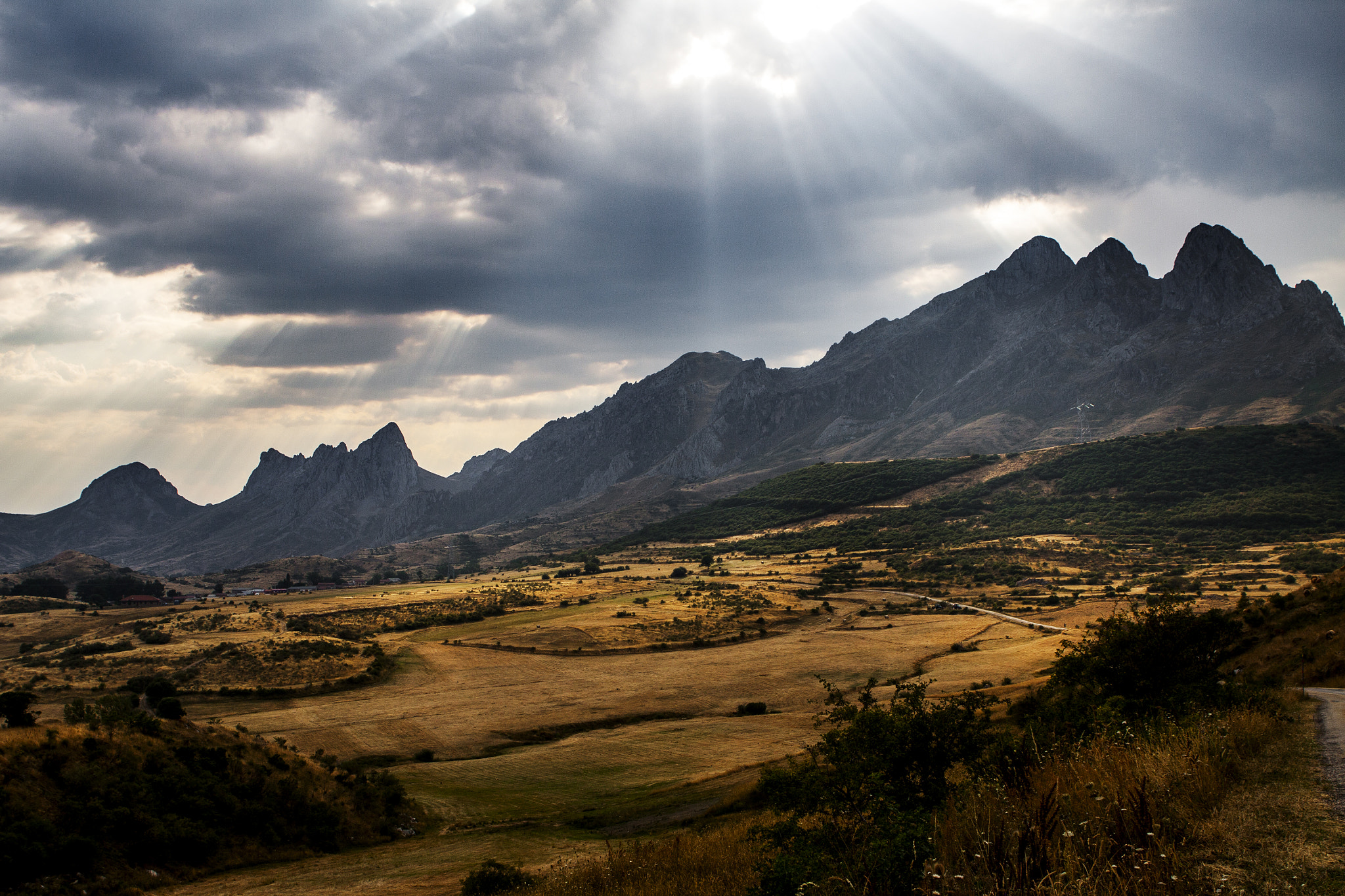 Canon EOS 50D + Canon EF 24-70mm F2.8L USM sample photo. Las 3 marias,leon,spain photography