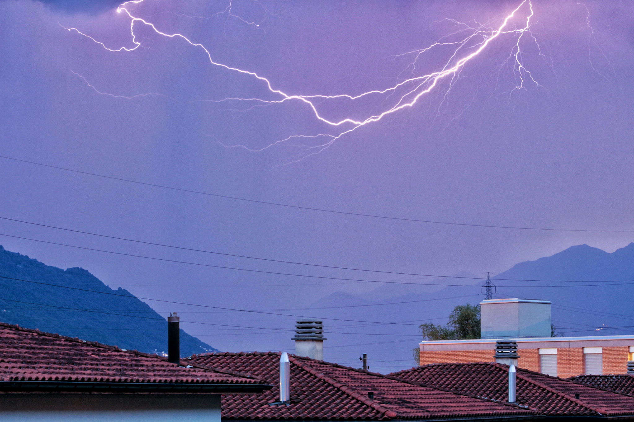 Canon EF75-300mm f/4-5.6 sample photo. Temporale da casa photography