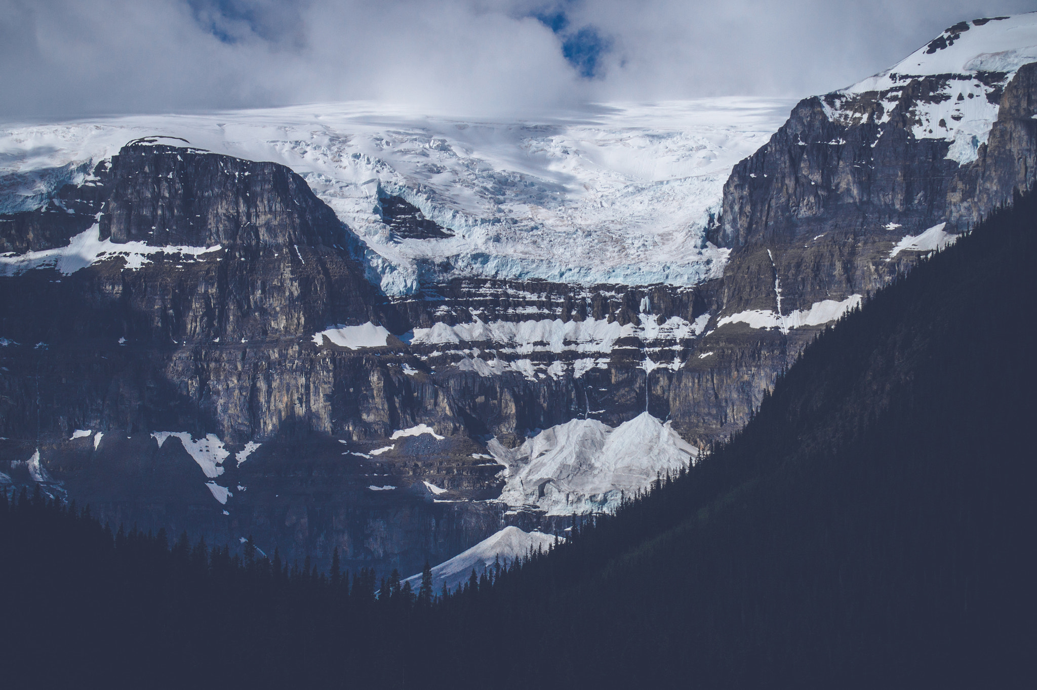 Sony 75-300mm F4.5-5.6 sample photo. Mountains with snow in cloudy weather photography