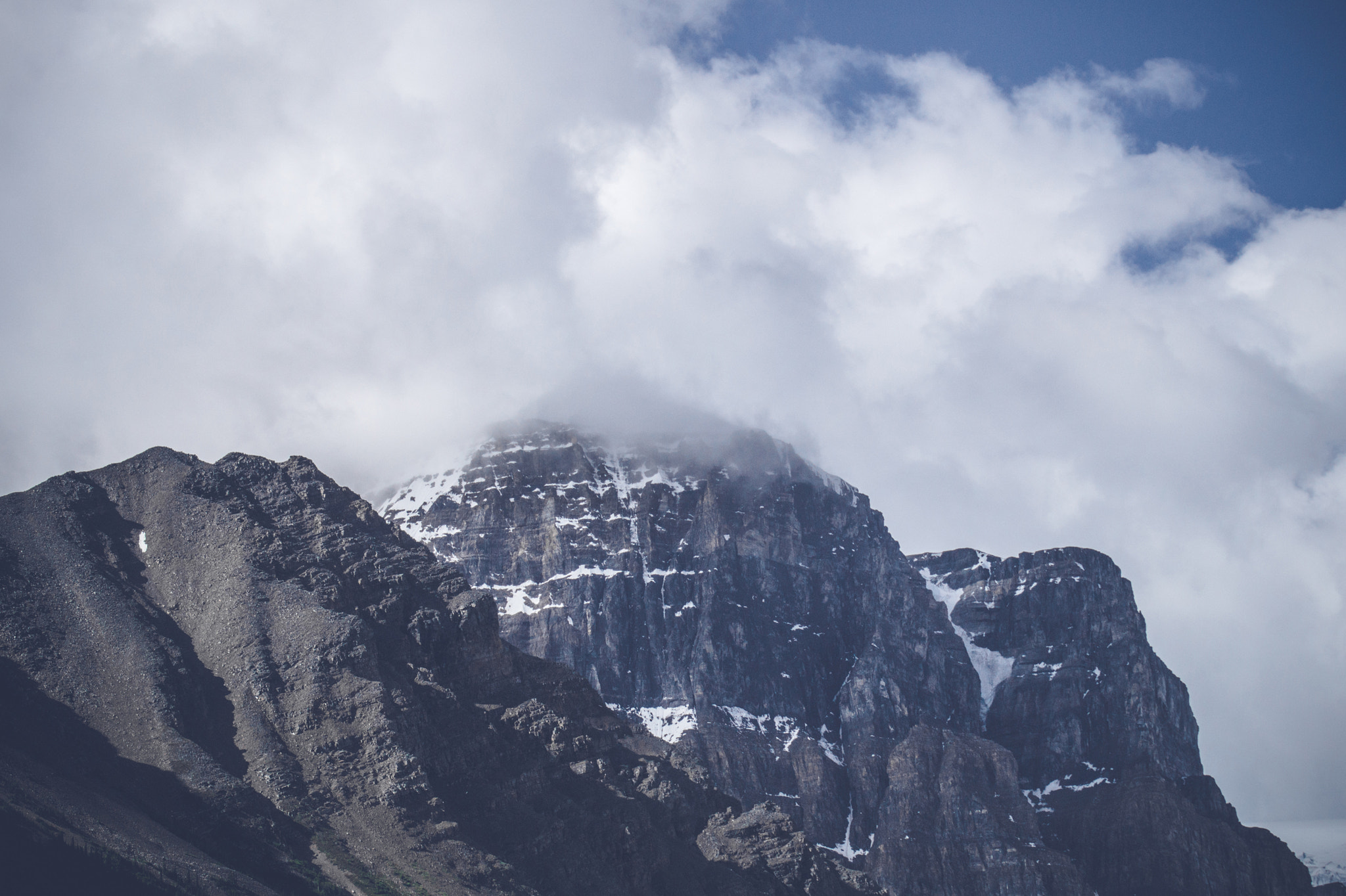 Sony 75-300mm F4.5-5.6 sample photo. Clouds hanging over mountains photography