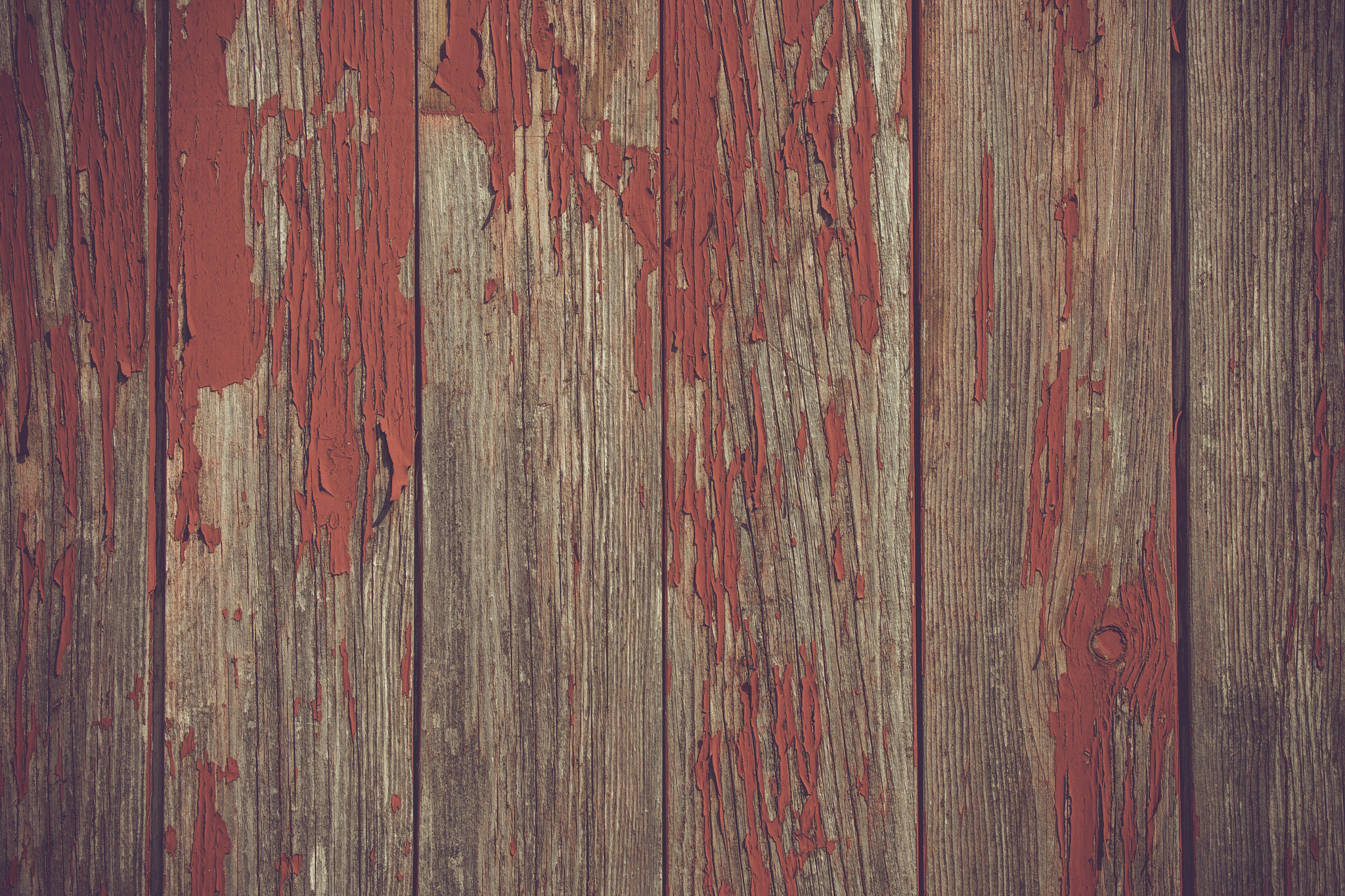 Sony 70-400mm F4-5.6 G SSM II sample photo. Red paint pealing off wooden planks photography