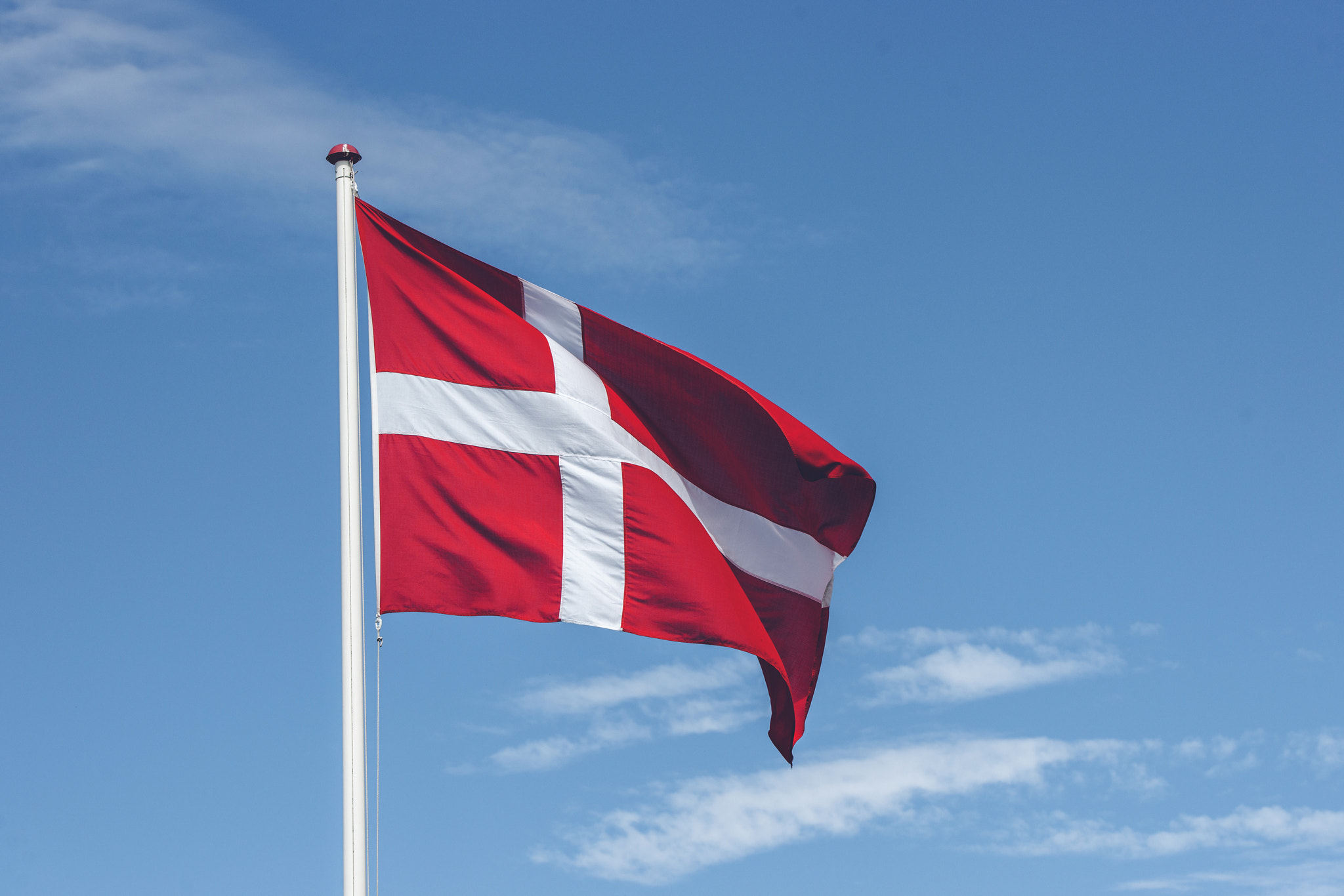 Sony 70-400mm F4-5.6 G SSM II sample photo. Denmark flag in red and white colors photography