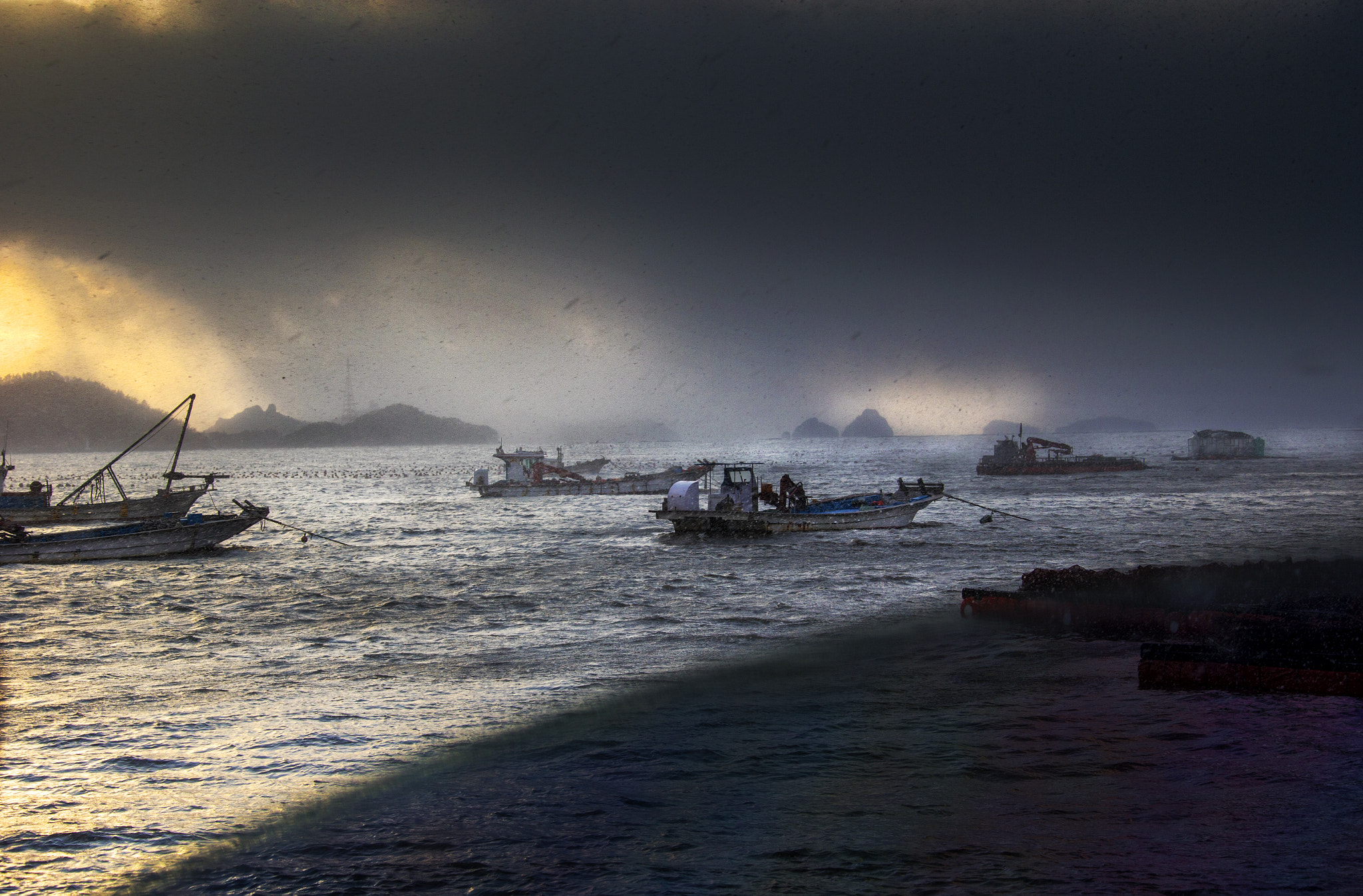 Canon EF 28-300mm F3.5-5.6L IS USM sample photo. The squall passes through photography