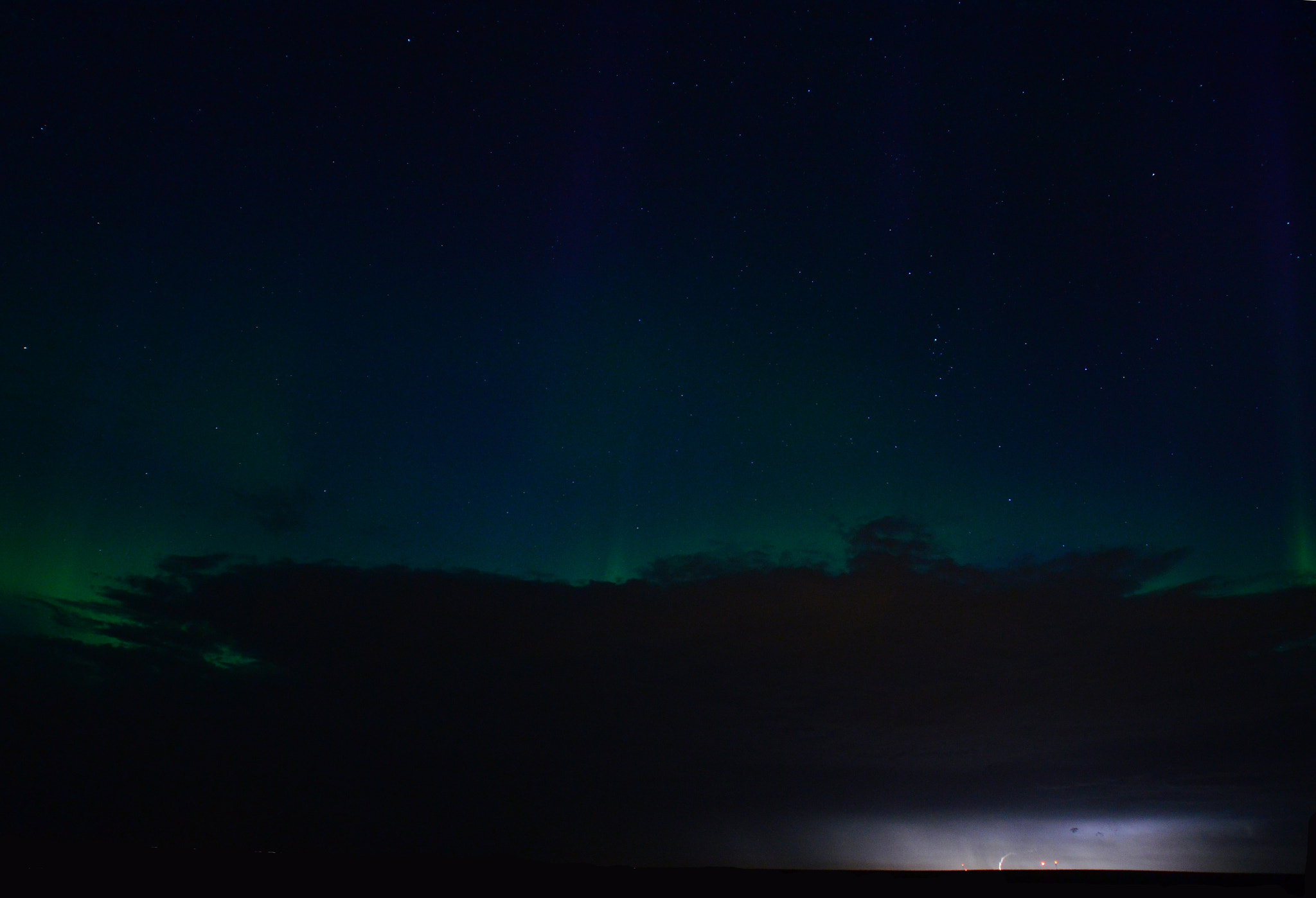 Nikon D5100 + Sigma 14mm F2.8 EX Aspherical HSM sample photo. Northern lightning photography