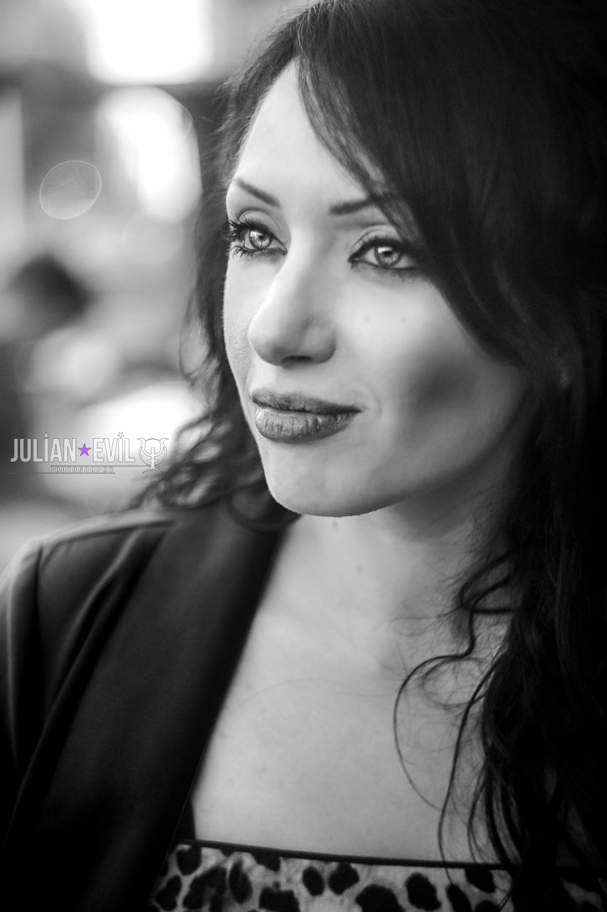 Canon EOS-1Ds Mark II sample photo. Juliet looking for romeo photography