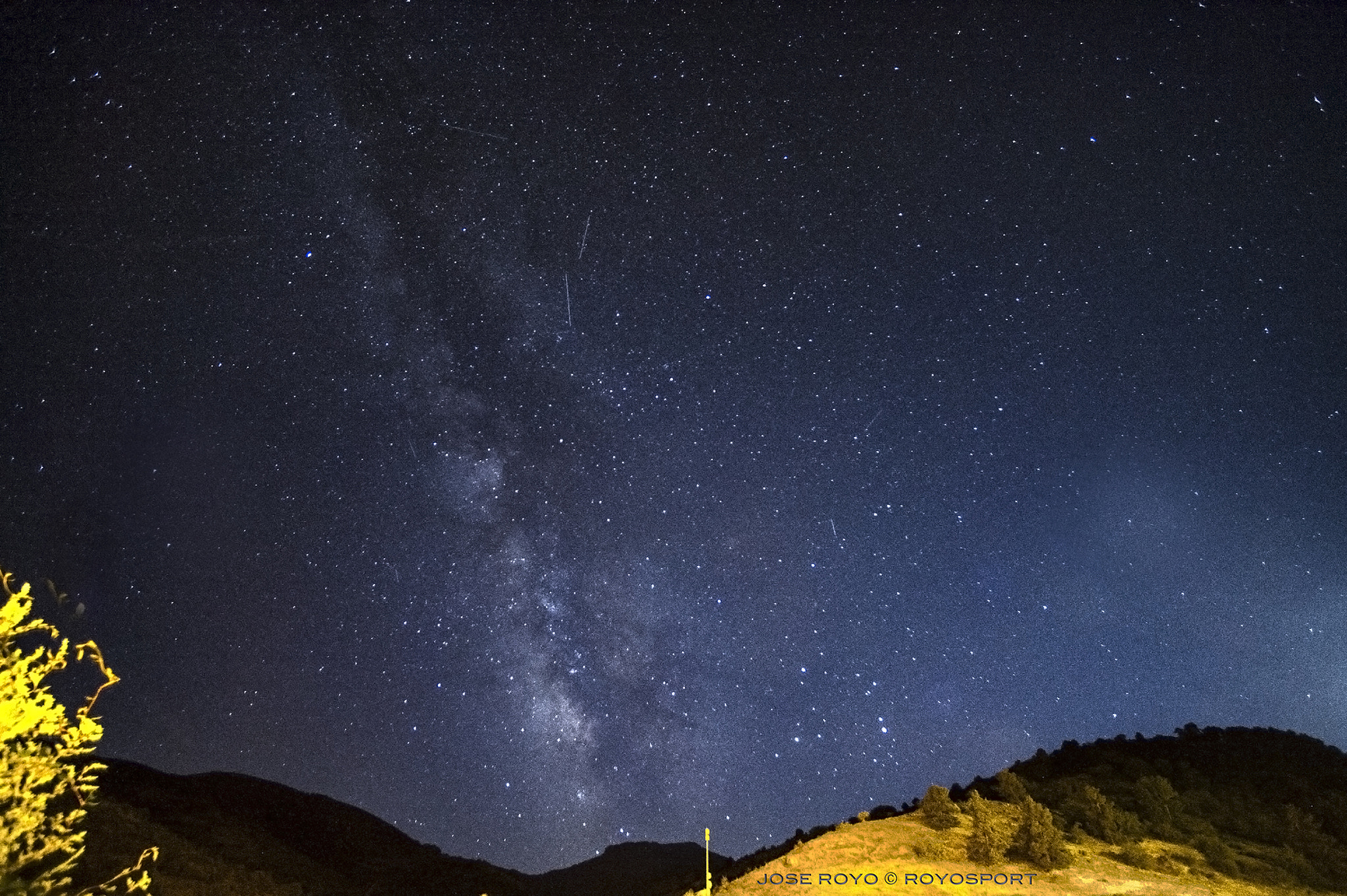 Nikon D3S + Nikon AF Nikkor 14mm F2.8D ED sample photo. Lluvia de estrellas photography