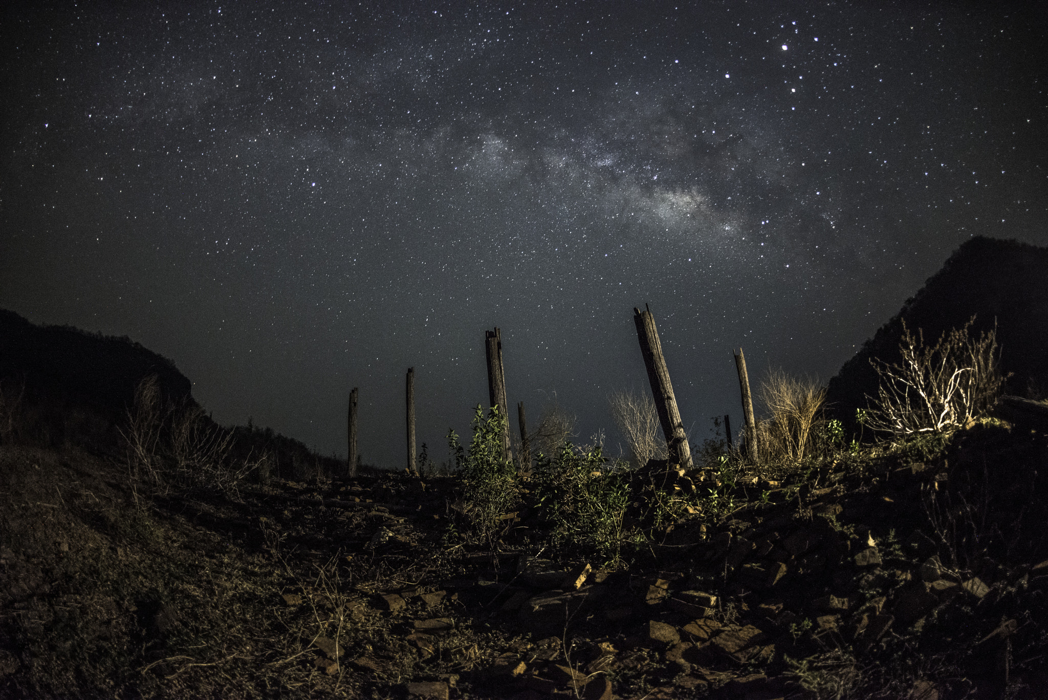 Nikon D800 + Nikon AF Fisheye-Nikkor 16mm F2.8D sample photo. The milky way rise over kaeng koh national park in summer (iso 5000) photography