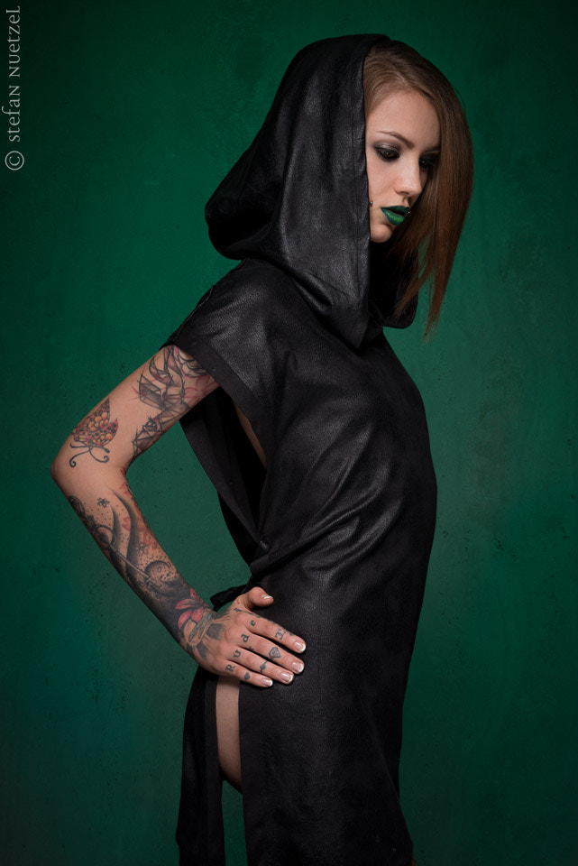 Nikon D800 + Nikon AF Nikkor 105mm F2D DC sample photo. Hooded photography