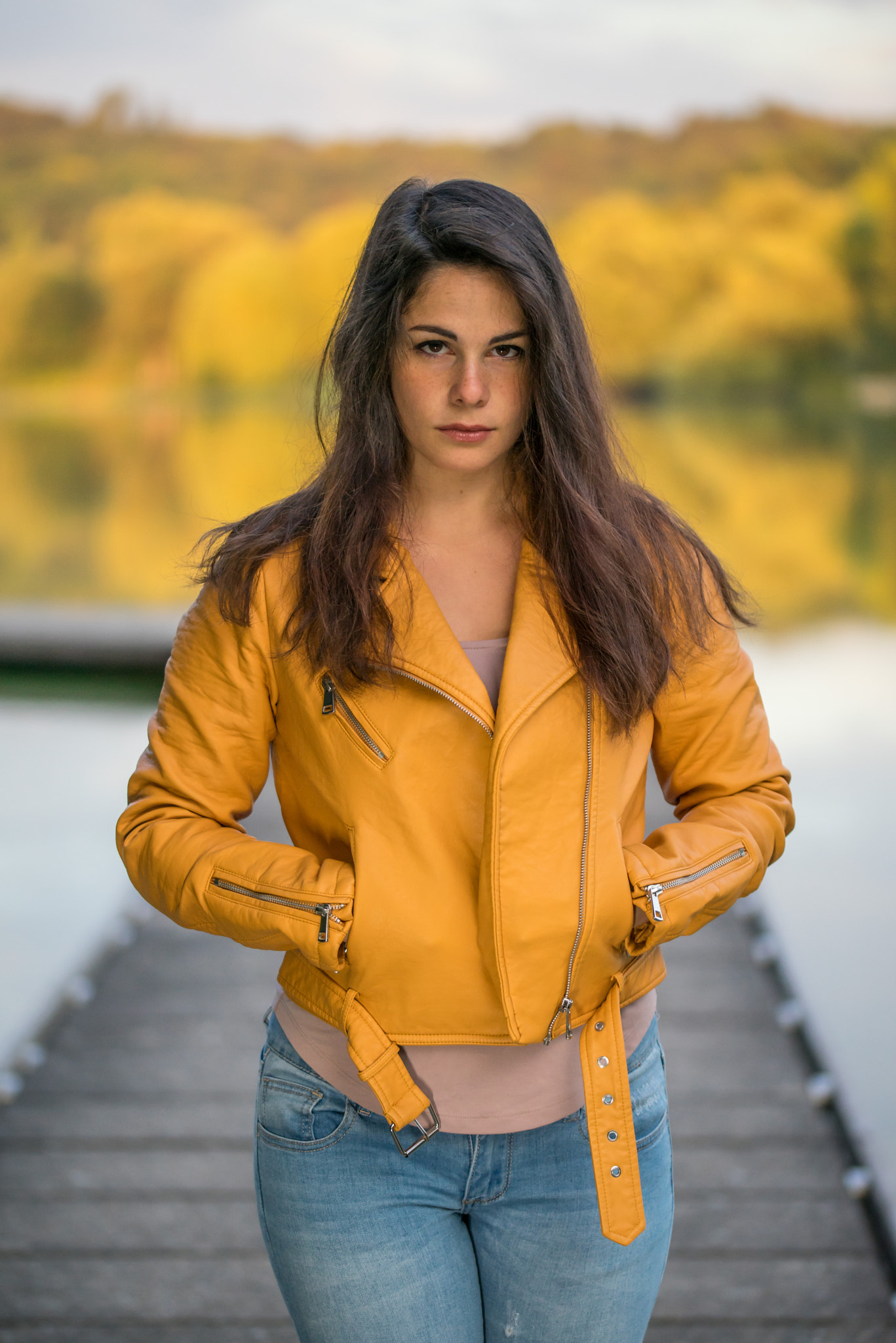 Sony a7R + 105mm F2.8 sample photo. The yellow jacket photography