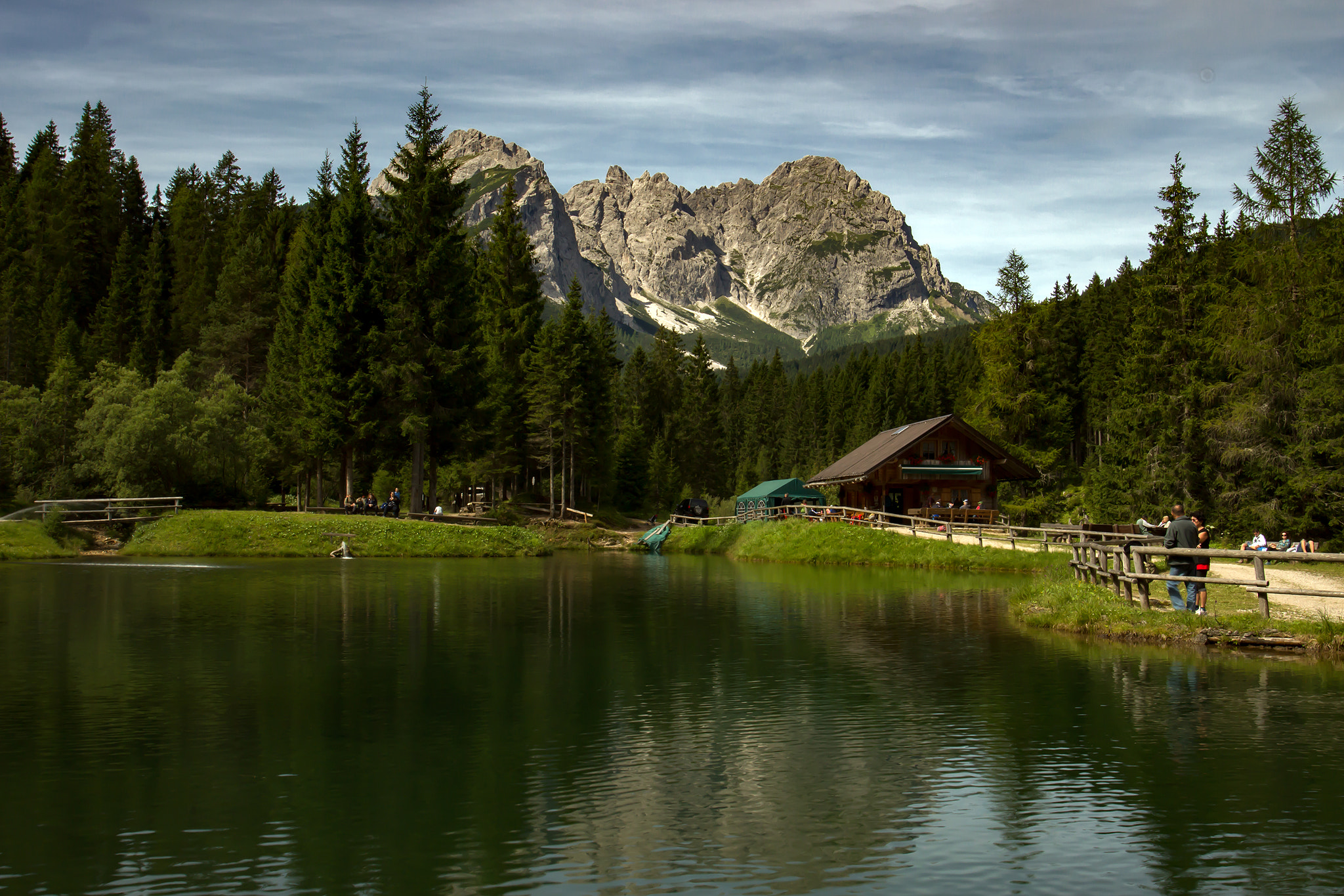 Canon EOS 700D (EOS Rebel T5i / EOS Kiss X7i) + Canon EF 17-40mm F4L USM sample photo. Mountain holiday photography