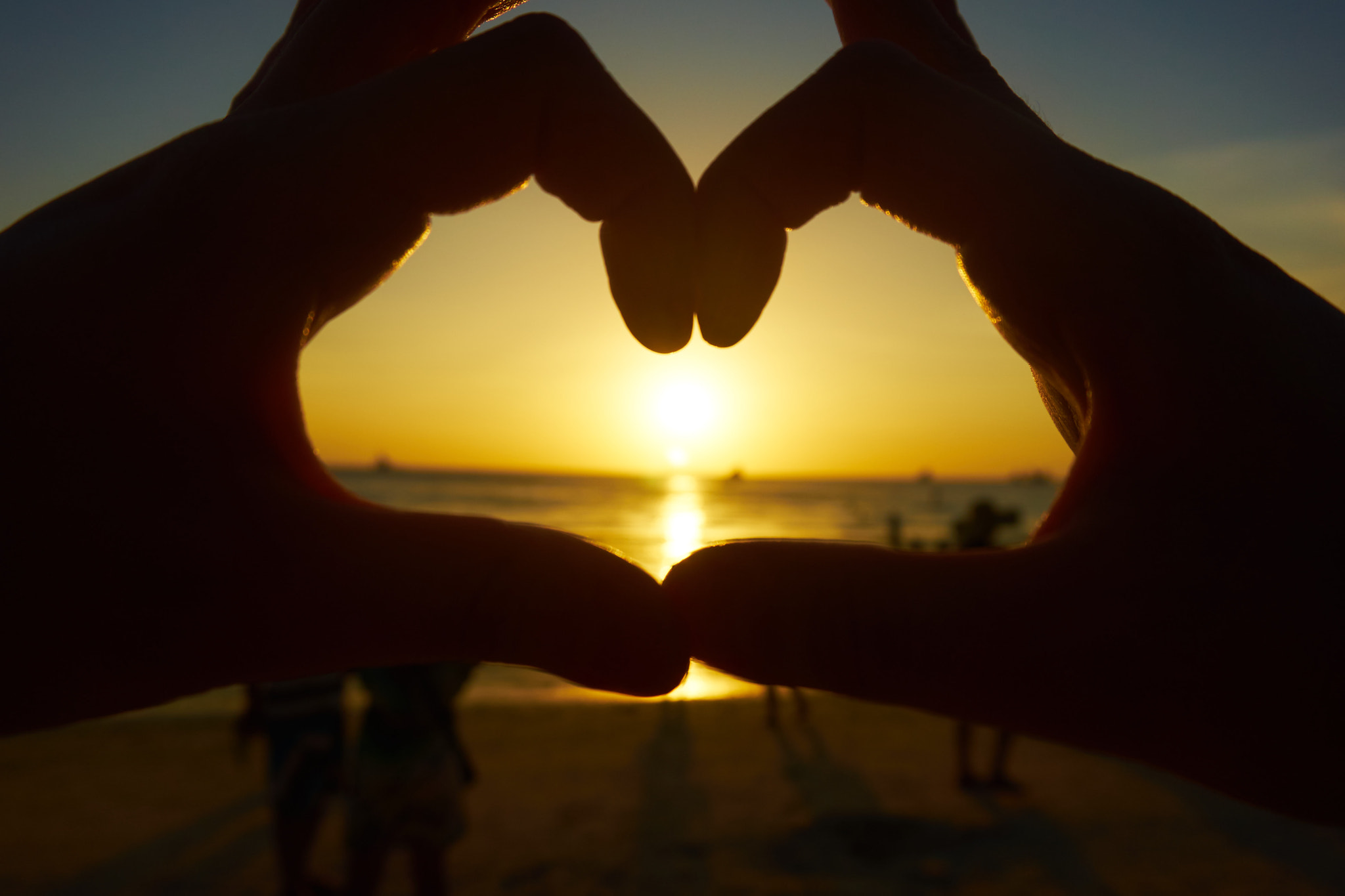 Sony E 16-50mm F3.5-5.6 PZ OSS sample photo. Heartshape with sunset photography