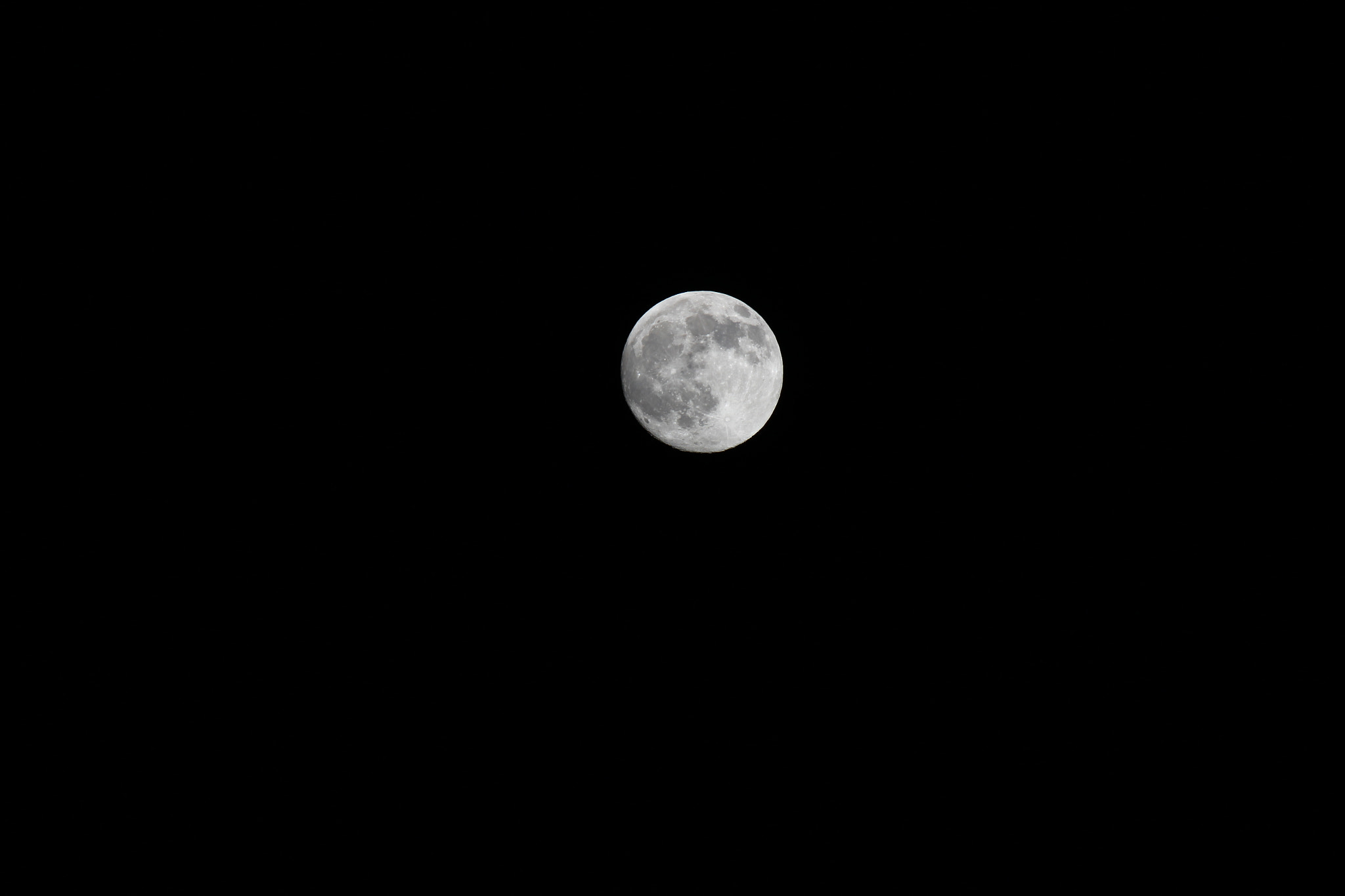 Canon EOS 60D + Tamron SP 35mm F1.8 Di VC USD sample photo. Full moon uncut.jpg photography