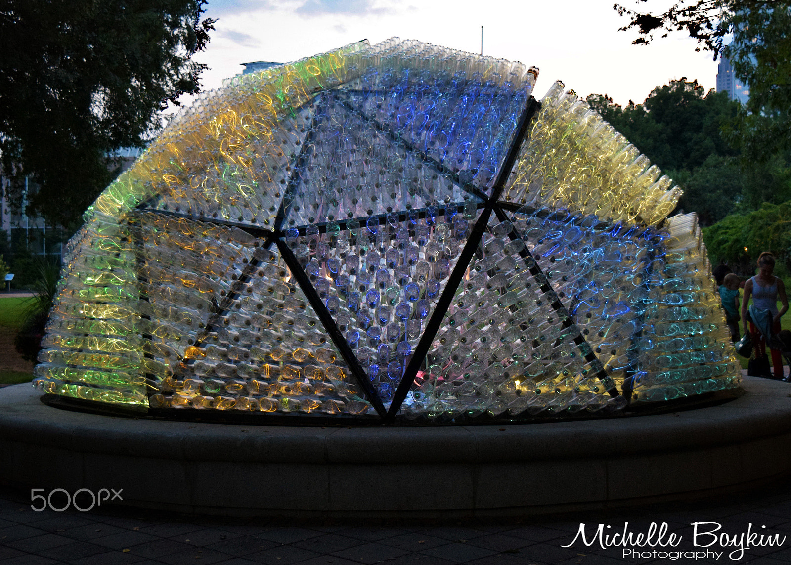 AF Zoom-Nikkor 28-105mm f/3.5-4.5D IF sample photo. Chihuly fountain photography