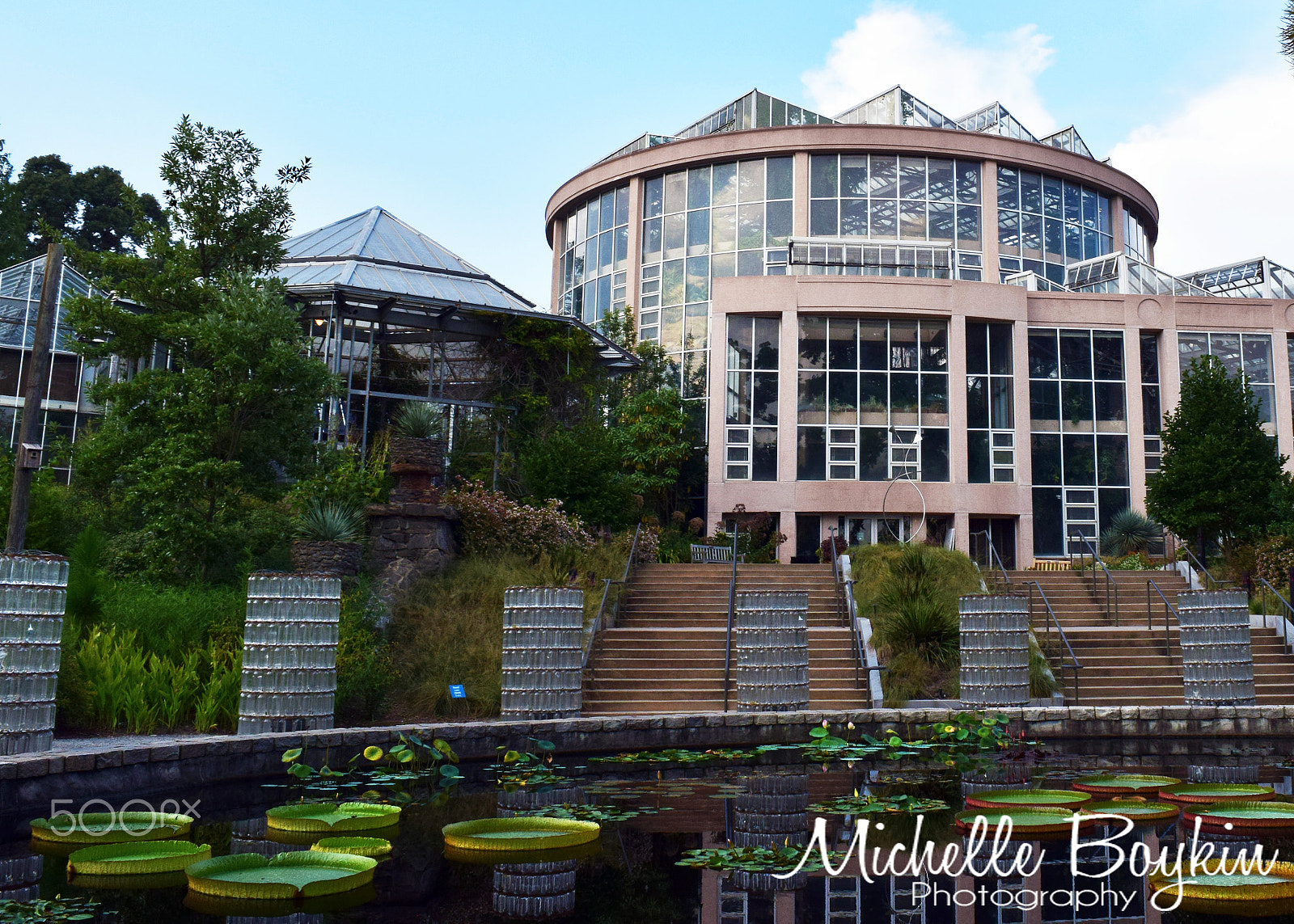 Nikon D3300 + AF Nikkor 28mm f/1.4D sample photo. Chihuly fountain photography