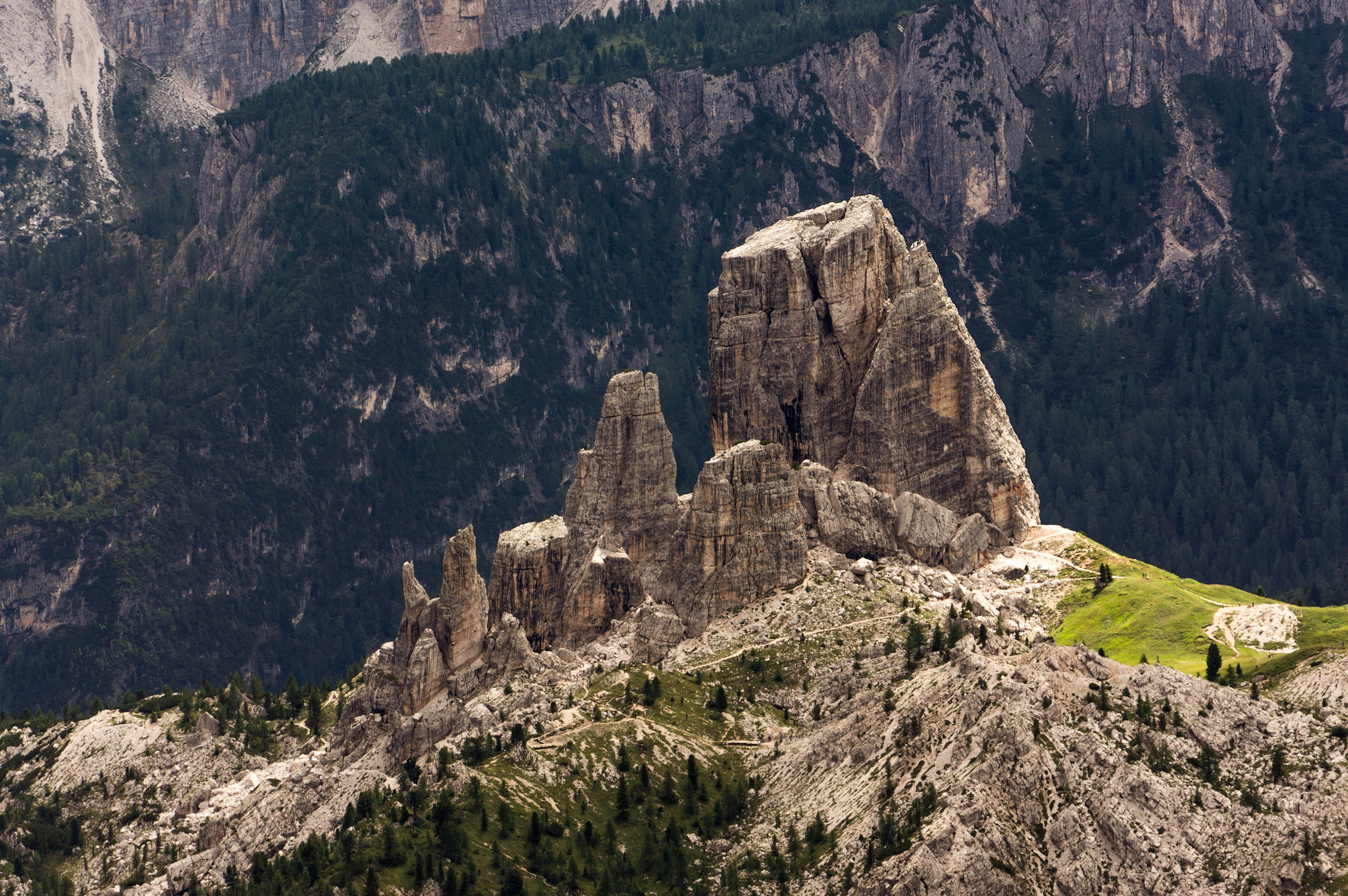 Sony Alpha NEX-5N + Sony E 55-210mm F4.5-6.3 OSS sample photo. Five towers photography