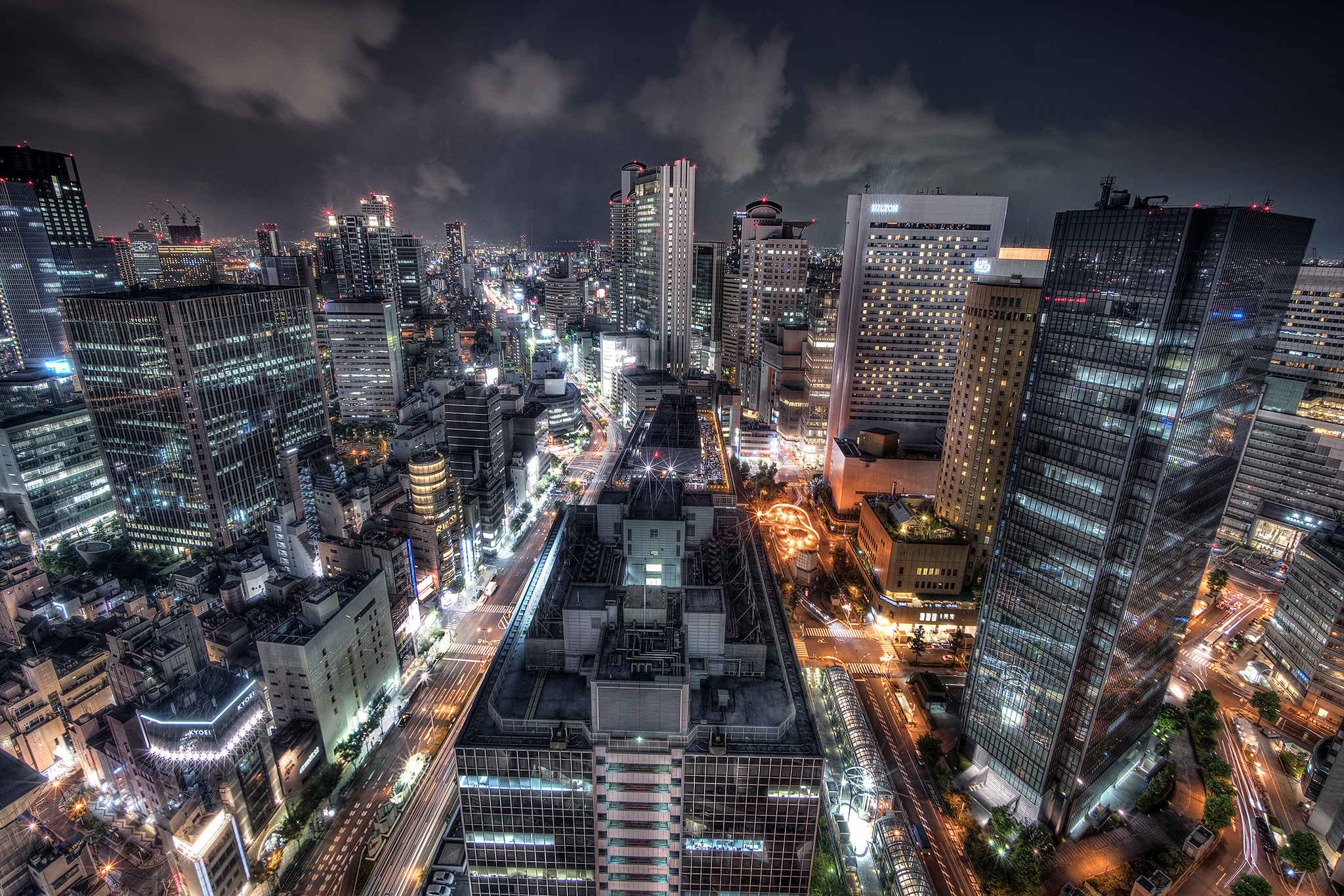 Sony a7R II + Voigtlander HELIAR-HYPER WIDE 10mm F5.6 sample photo. Night lights photography