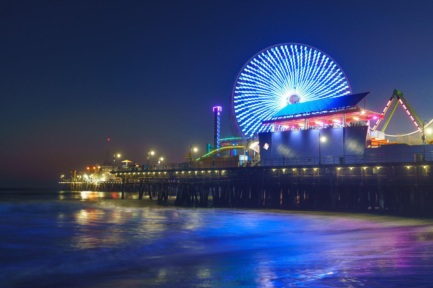 Canon EF 16-35mm F4L IS USM sample photo. Santa monica pier sunset photography