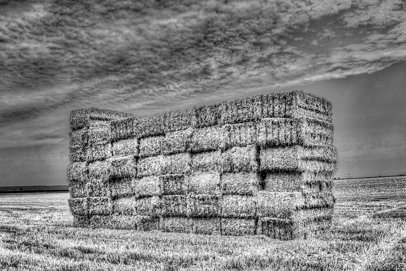Canon EOS 100D (EOS Rebel SL1 / EOS Kiss X7) sample photo. Straw bales photography