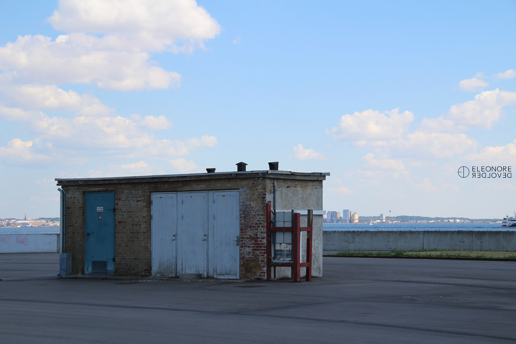 Sigma 18-250mm F3.5-6.3 DC OS HSM sample photo. Hiding doors photography