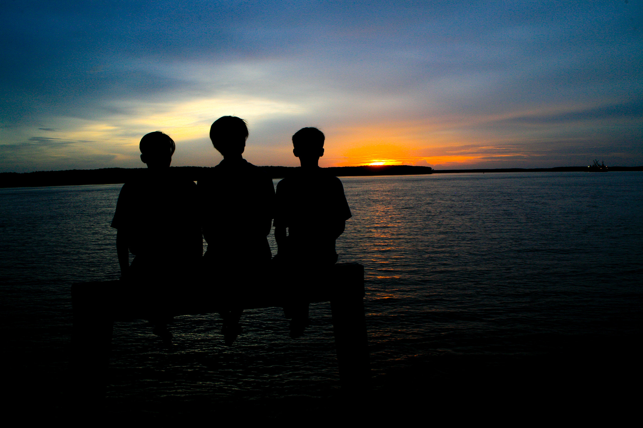 Canon EF 28-80mm f/3.5-5.6 USM sample photo. Friends photography