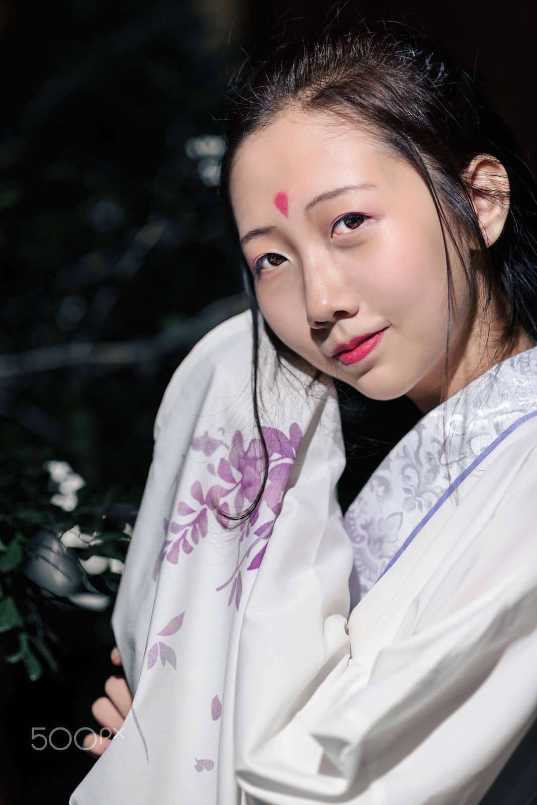 Nikon D750 + Nikon AF Nikkor 105mm F2D DC sample photo. Portrait with ancient dress photography