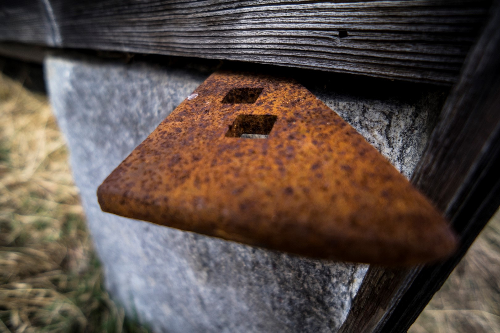 Sony a7 + Sony E 16mm F2.8 sample photo. Abandoned house photography