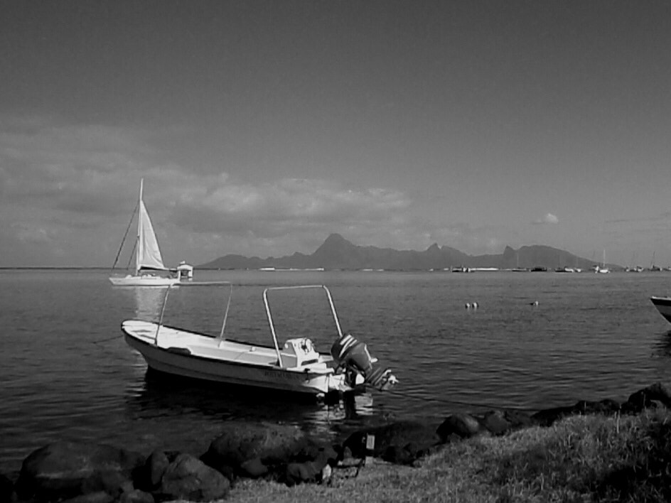 Samsung DV150F/DV151F/DV155F sample photo. Boat in tahiti photography
