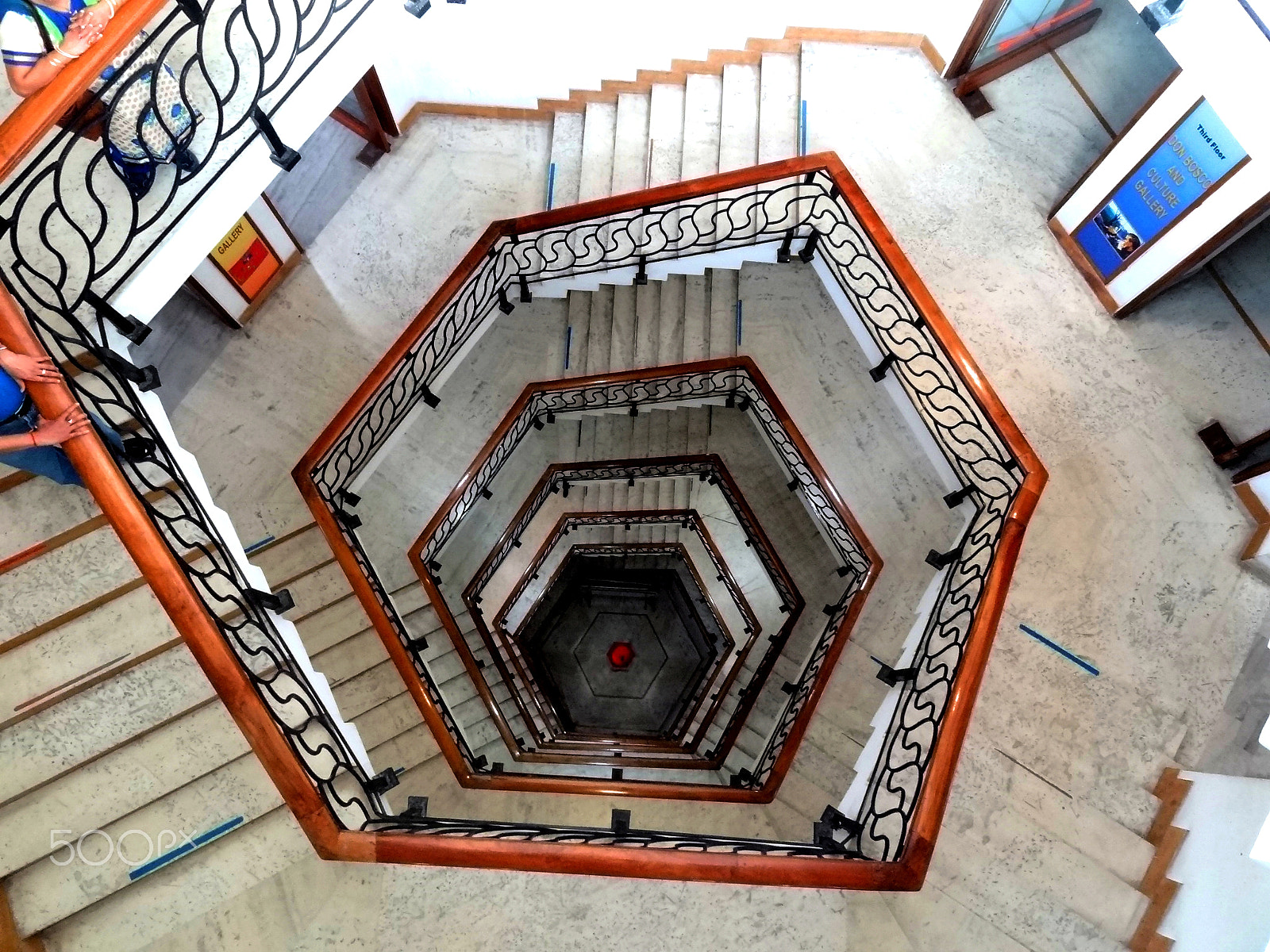 Sony Cyber-shot DSC-HX7V sample photo. The spiral staircase photography