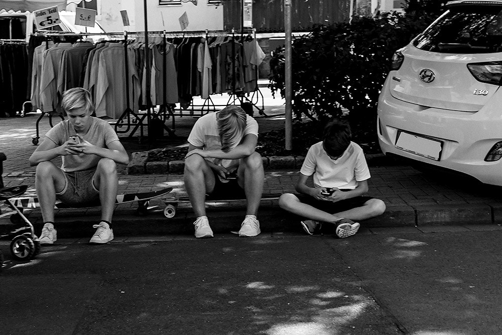 Sigma 17-70mm F2.8-4 DC Macro OS HSM sample photo. Conversation photography