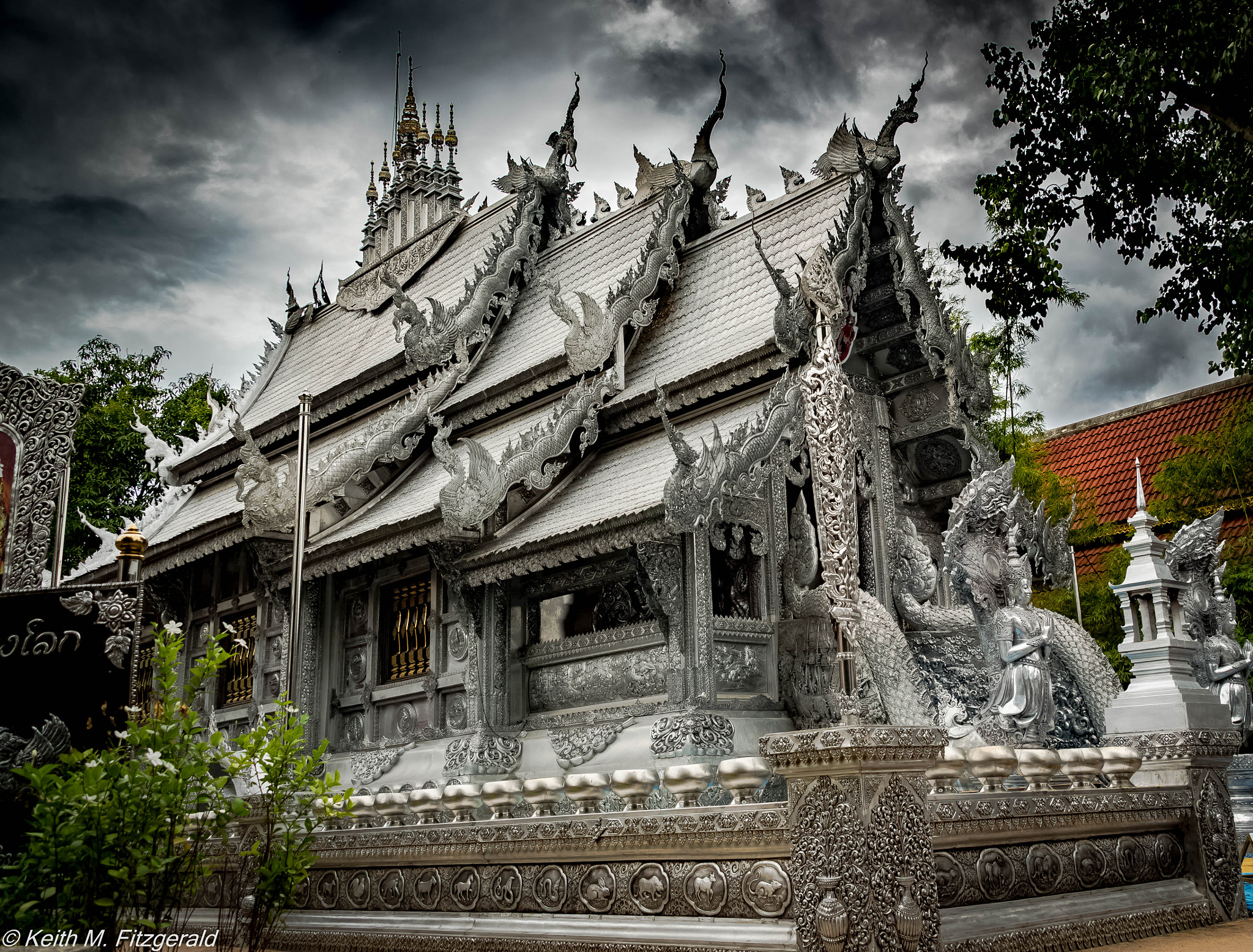 Nikon D5 sample photo. Ordination hall: wat sri suphan photography