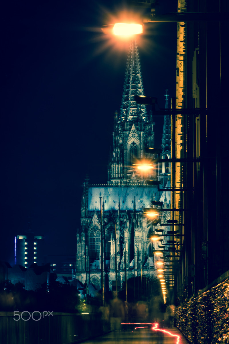 Nikon AF-S Micro-Nikkor 105mm F2.8G IF-ED VR sample photo. The love bridge photography