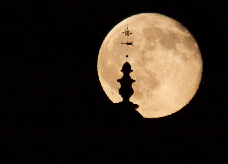 Canon EOS 40D sample photo. Full moon in santiago photography