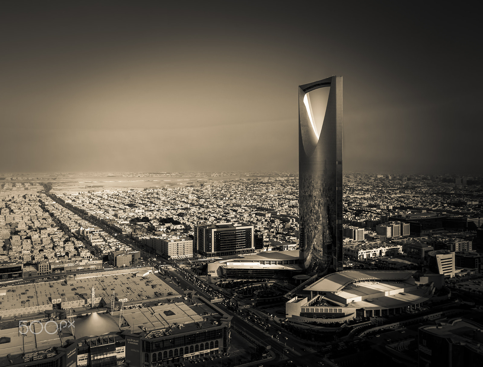 Sony a7R + Canon EF 16-35mm F2.8L II USM sample photo. Kingdom tower photography