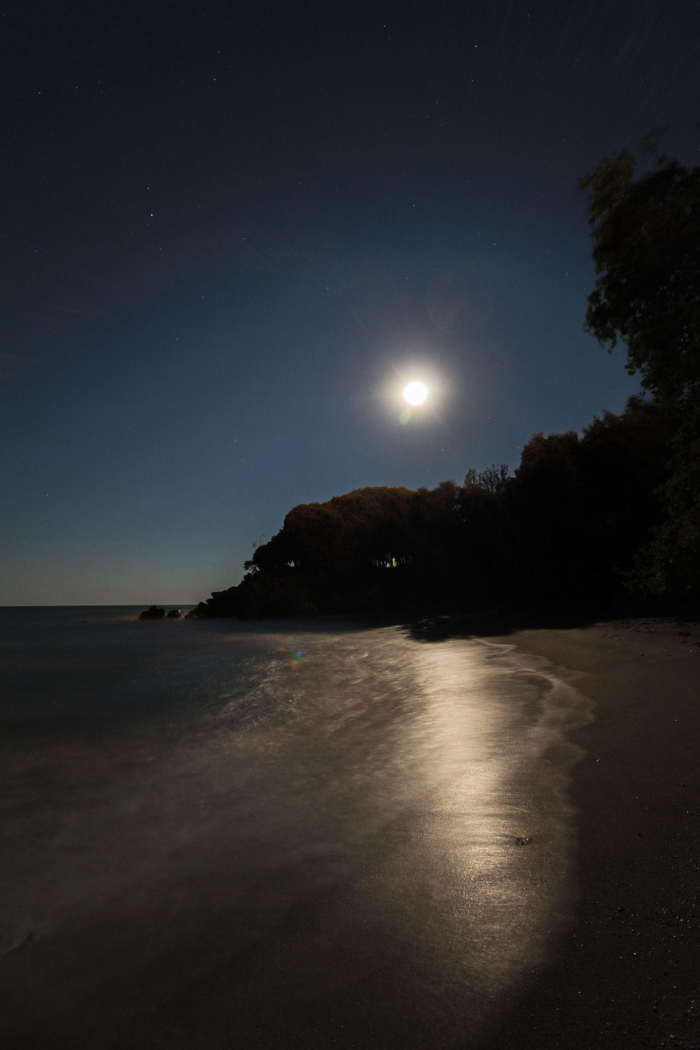 Canon EOS 100D (EOS Rebel SL1 / EOS Kiss X7) + Sigma 10-20mm F4-5.6 EX DC HSM sample photo. Full moon nightswimming photography