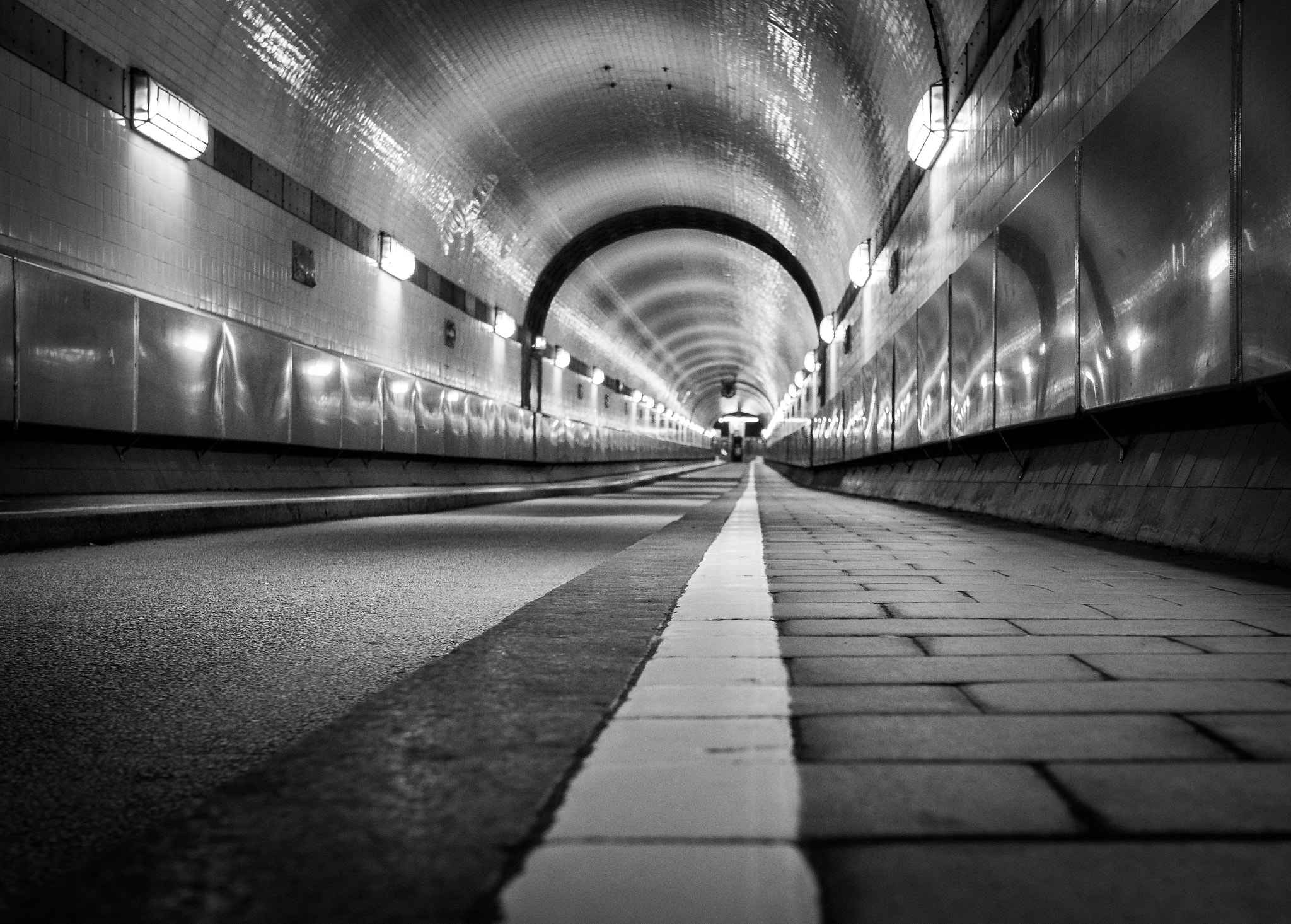 Olympus OM-D E-M10 II + LUMIX G 25/F1.7 sample photo. Alter elbtunnel photography