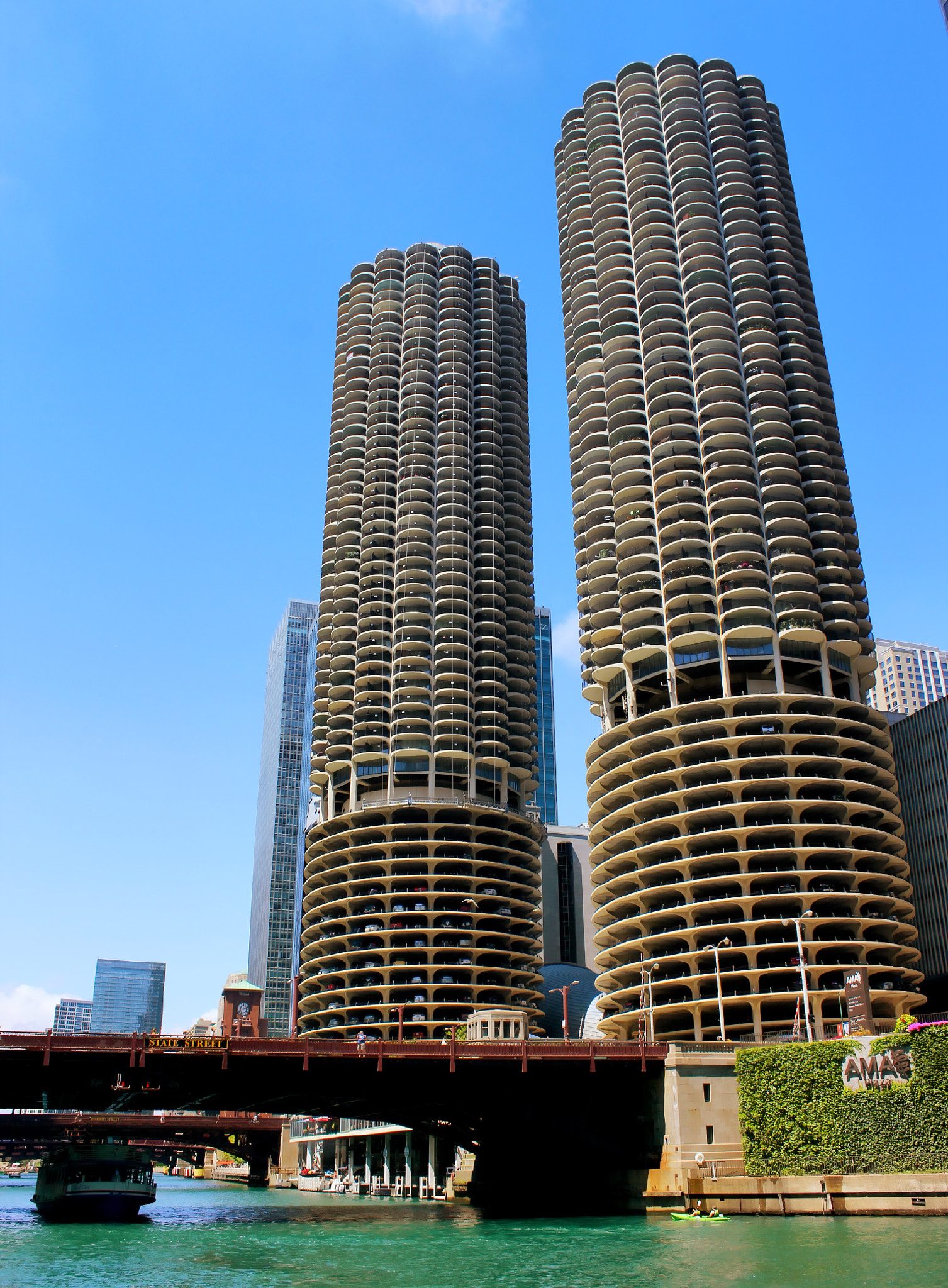 Canon EF-S 18-55mm F3.5-5.6 IS II sample photo. Marina city photography