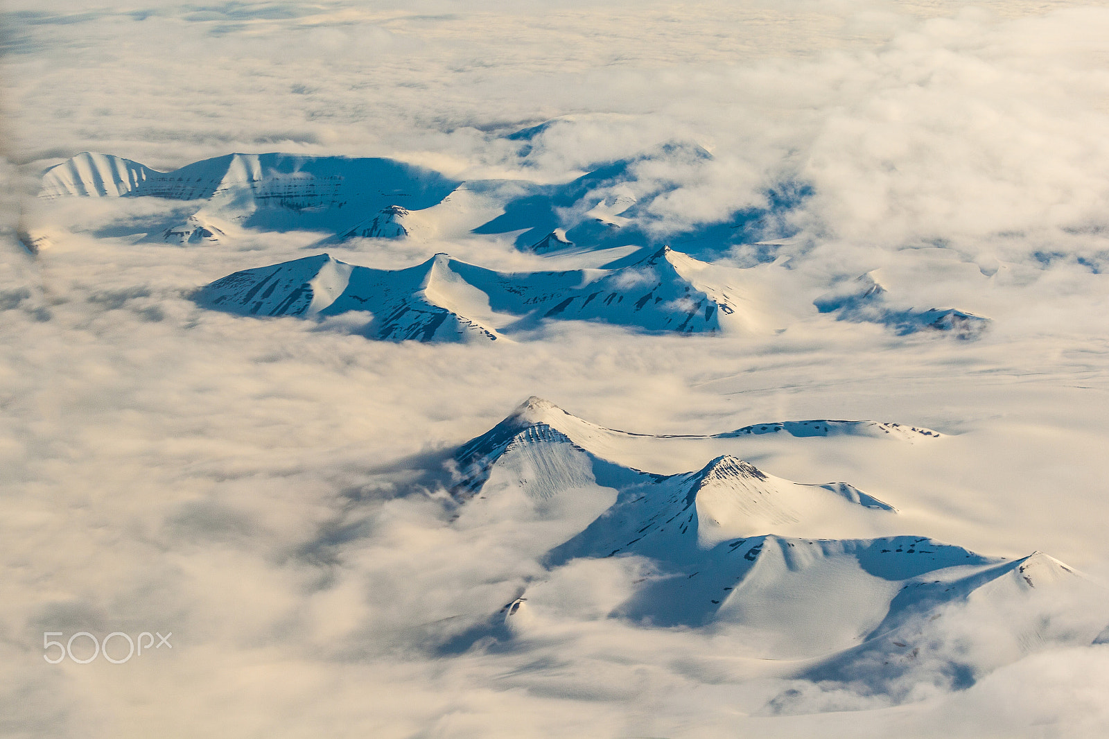 Canon EOS 5D Mark II + Canon EF 100-400mm F4.5-5.6L IS USM sample photo. In the sky over svalbard. photography