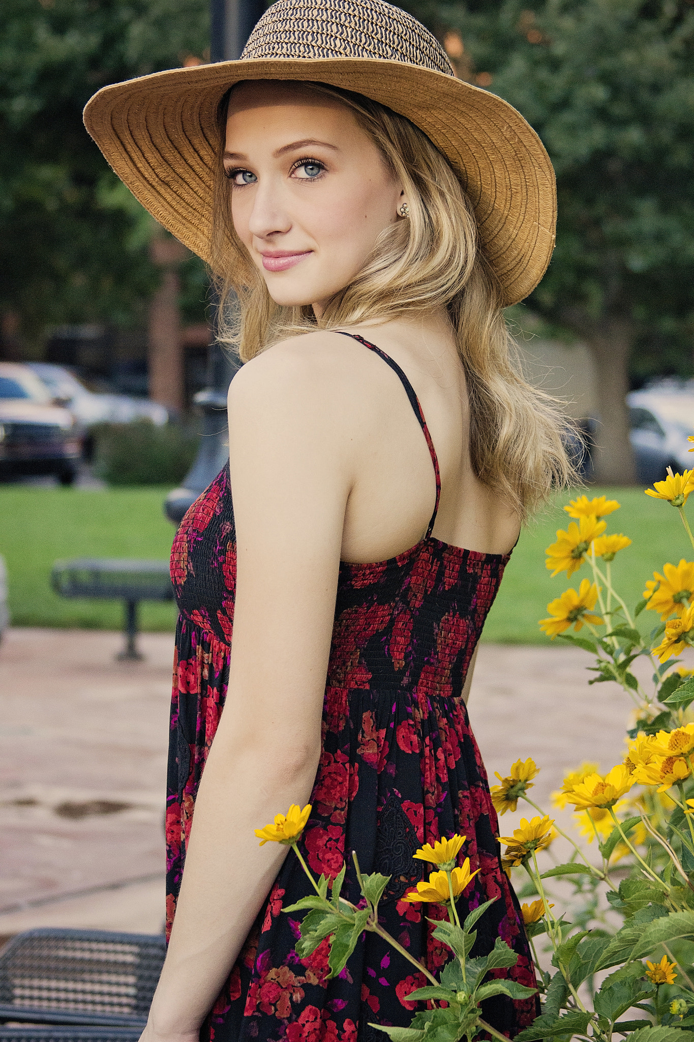 Canon EF 28-135mm F3.5-5.6 IS USM sample photo. Promenade photography