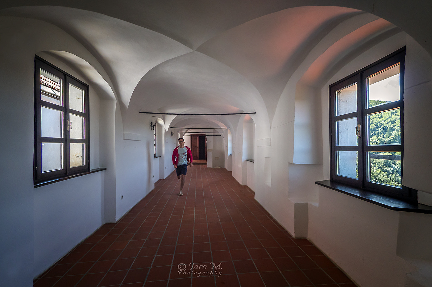 Panasonic Lumix DMC-GX8 + Panasonic Lumix G Vario 7-14mm F4 ASPH sample photo. Windows photography